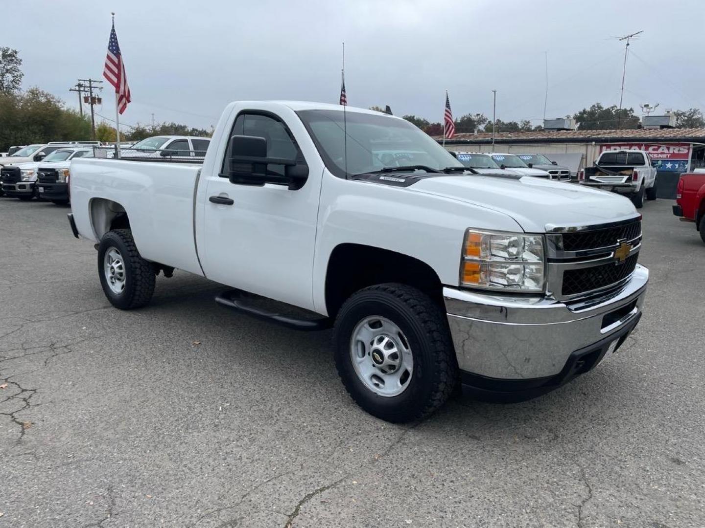 2013 Summit White Chevrolet Silverado 2500HD Work Truck (1GC0CVCG8DF) with an 6.0L 6.0L V8 360hp 380ft. lbs. Sequential Electronic Fuel Injection engine, 6-Speed Shiftable Automatic transmission, located at 800 Riverside Ave, Roseville, CA, 95678, (916) 773-4549, 38.732265, -121.291039 - Photo#6
