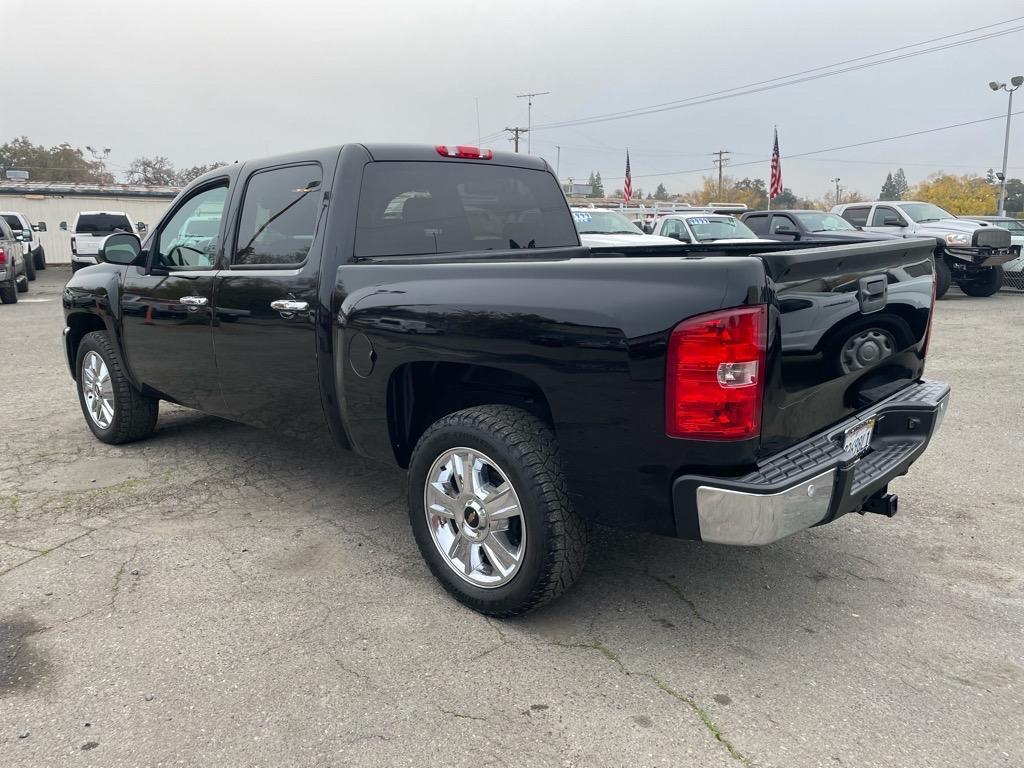2013 Black Chevrolet Silverado 1500 LT (3GCPKSE78DG) with an 5.3L Vortec 5.3L Flex Fuel V8 315hp 335ft. lbs. Other engine, 6-Speed Shiftable Automatic transmission, located at 800 Riverside Ave, Roseville, CA, 95678, (916) 773-4549, 38.732265, -121.291039 - CREW CAB 4X4 LT LOW MILES SERVICE RECORDS ON CLEAN CARFAX - Photo#2