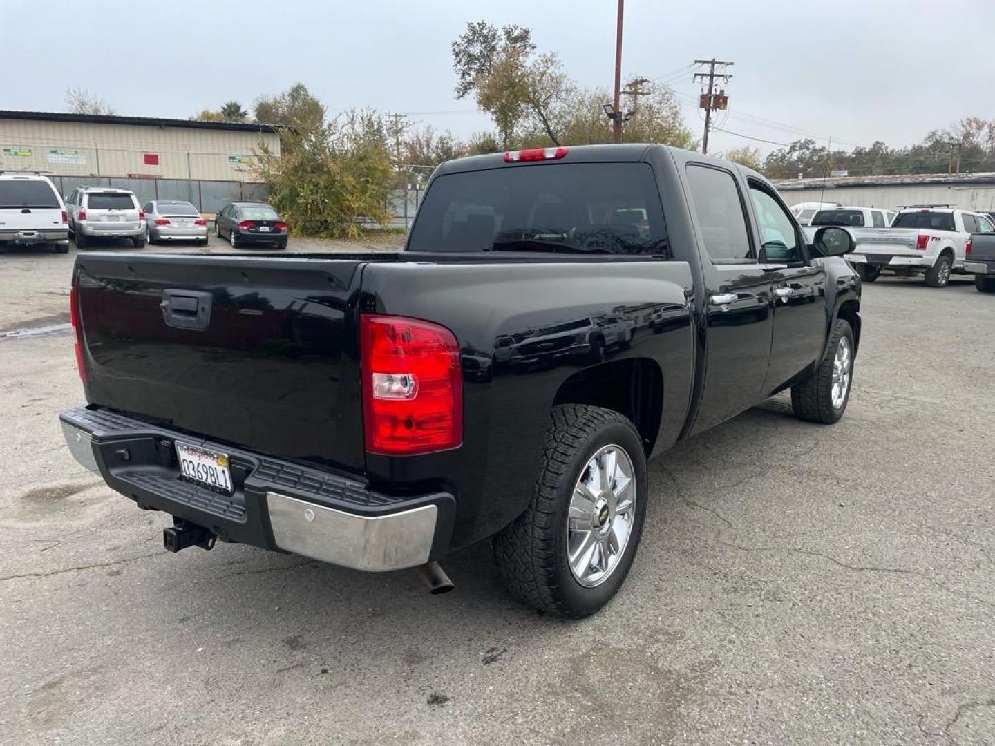 2013 Black Chevrolet Silverado 1500 LT (3GCPKSE78DG) with an 5.3L Vortec 5.3L Flex Fuel V8 315hp 335ft. lbs. Other engine, 6-Speed Shiftable Automatic transmission, located at 800 Riverside Ave, Roseville, CA, 95678, (916) 773-4549, 38.732265, -121.291039 - Photo#3