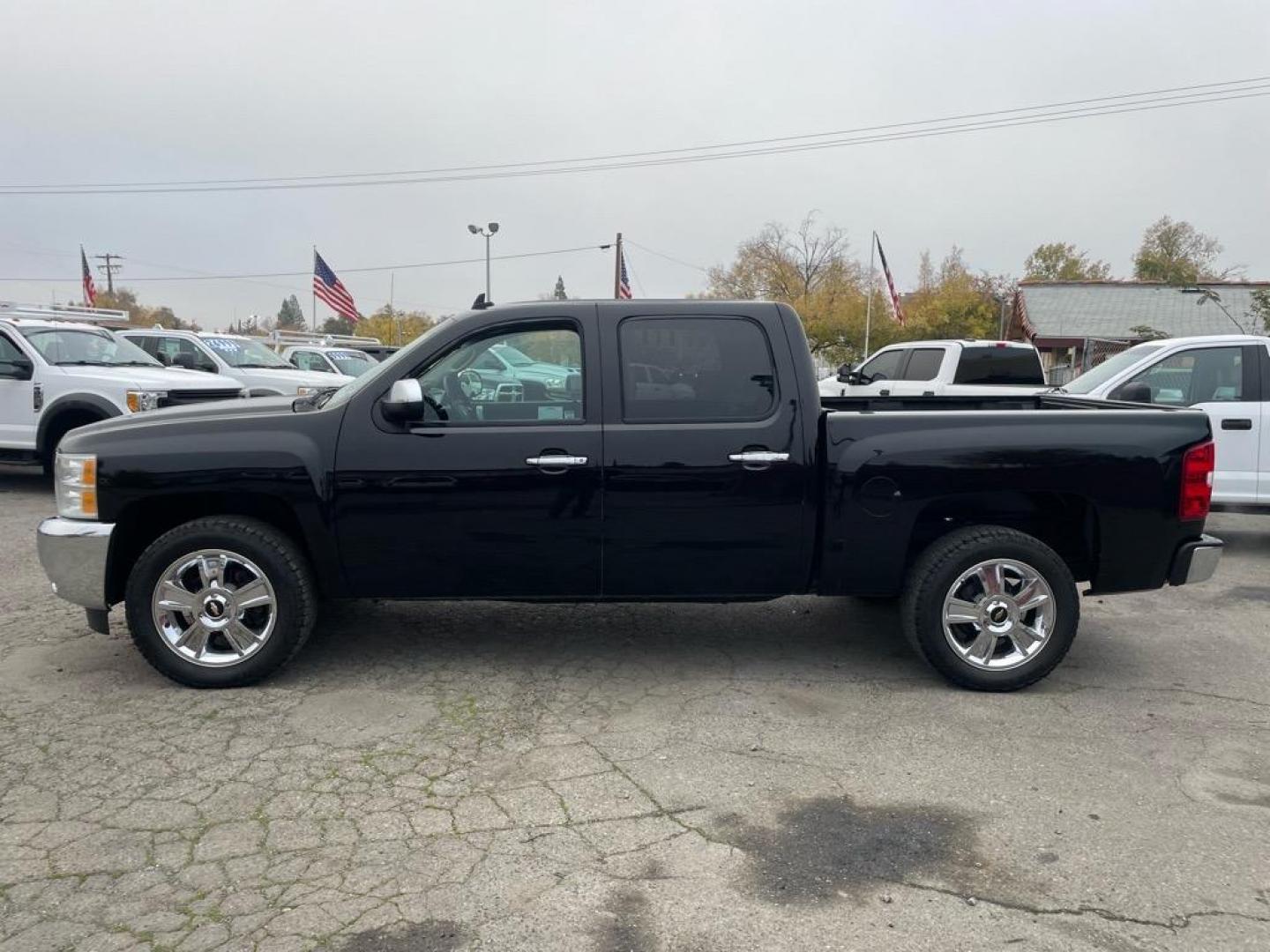 2013 Black Chevrolet Silverado 1500 LT (3GCPKSE78DG) with an 5.3L Vortec 5.3L Flex Fuel V8 315hp 335ft. lbs. Other engine, 6-Speed Shiftable Automatic transmission, located at 800 Riverside Ave, Roseville, CA, 95678, (916) 773-4549, 38.732265, -121.291039 - Photo#4