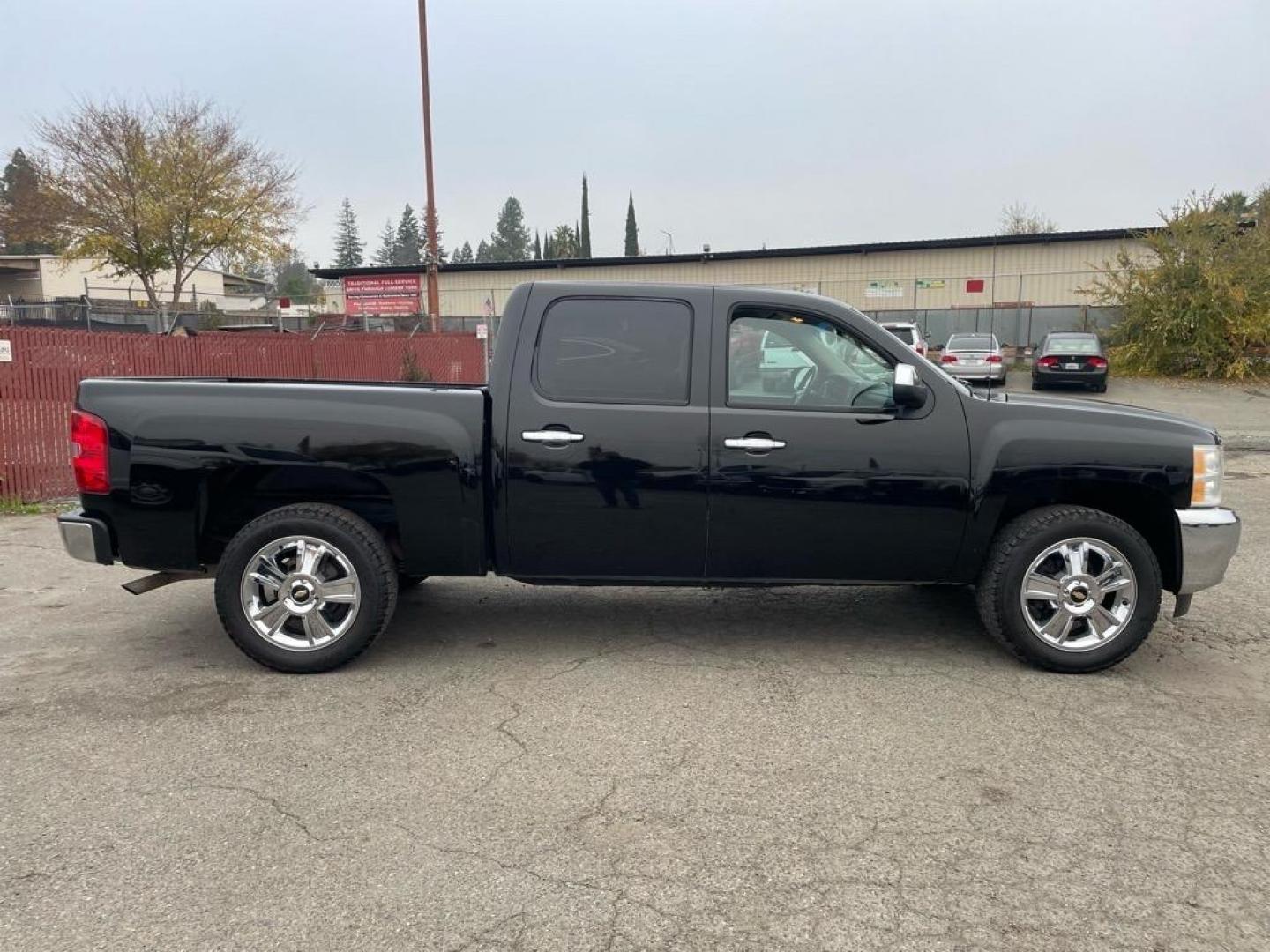 2013 Black Chevrolet Silverado 1500 LT (3GCPKSE78DG) with an 5.3L Vortec 5.3L Flex Fuel V8 315hp 335ft. lbs. Other engine, 6-Speed Shiftable Automatic transmission, located at 800 Riverside Ave, Roseville, CA, 95678, (916) 773-4549, 38.732265, -121.291039 - Photo#5