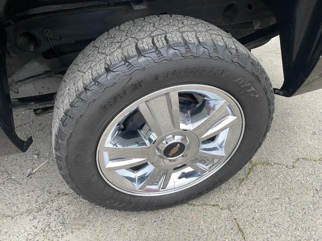 2013 Black Chevrolet Silverado 1500 LT (3GCPKSE78DG) with an 5.3L Vortec 5.3L Flex Fuel V8 315hp 335ft. lbs. Other engine, 6-Speed Shiftable Automatic transmission, located at 800 Riverside Ave, Roseville, CA, 95678, (916) 773-4549, 38.732265, -121.291039 - CREW CAB 4X4 LT LOW MILES SERVICE RECORDS ON CLEAN CARFAX - Photo#6
