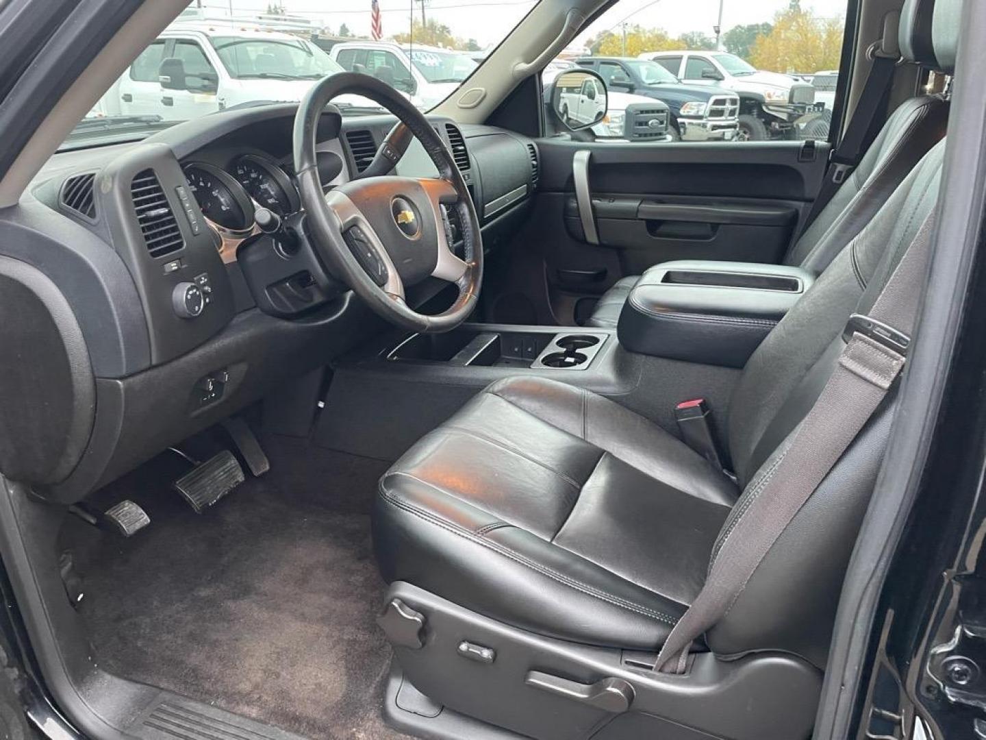 2013 Black Chevrolet Silverado 1500 LT (3GCPKSE78DG) with an 5.3L Vortec 5.3L Flex Fuel V8 315hp 335ft. lbs. Other engine, 6-Speed Shiftable Automatic transmission, located at 800 Riverside Ave, Roseville, CA, 95678, (916) 773-4549, 38.732265, -121.291039 - Photo#9