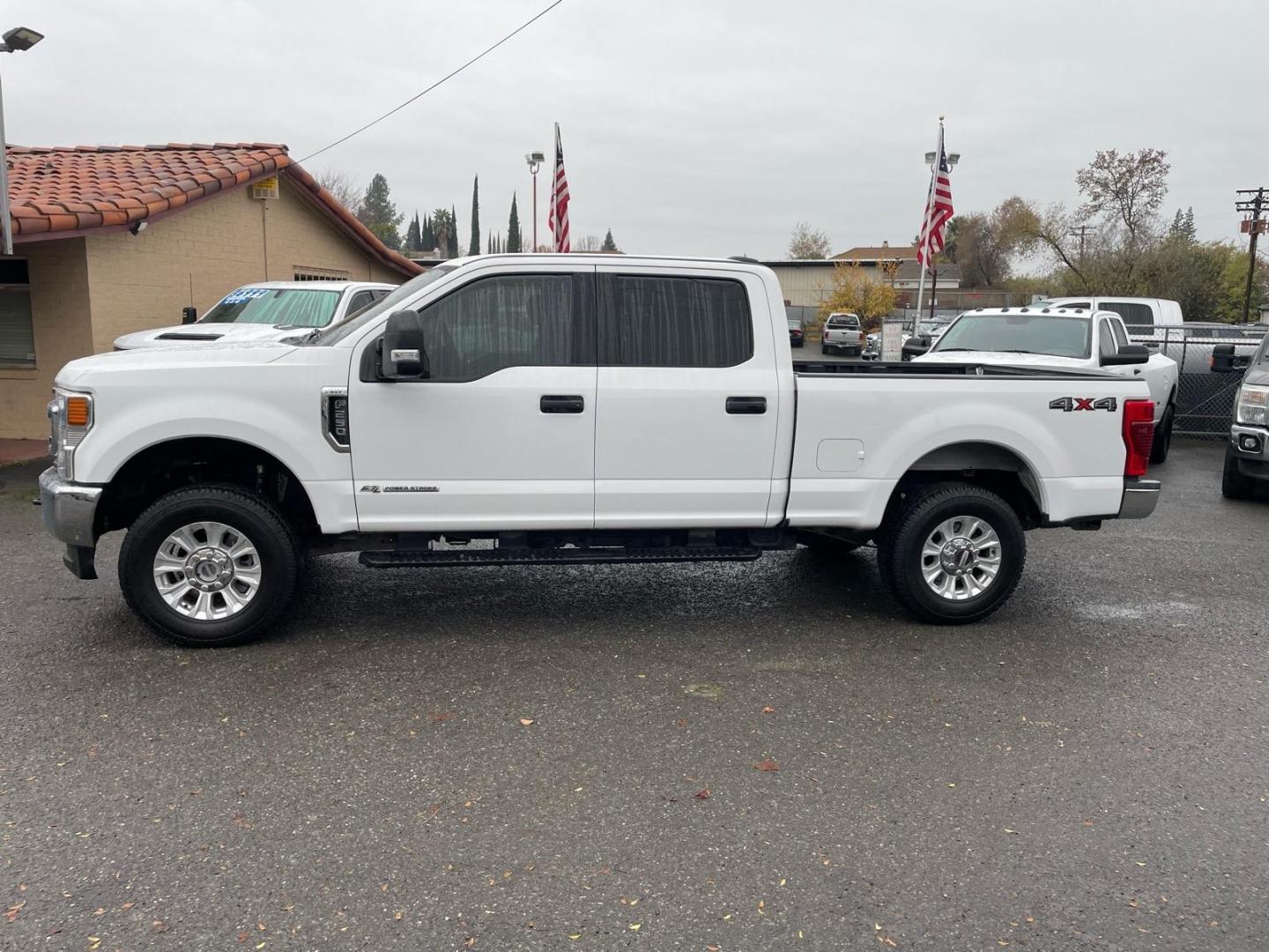 2020 Oxford White Ford F-250 Super Duty XLT (1FT7W2BT2LE) with an 6.7L Power Stroke 6.7L Biodiesel Turbo V8 475hp 1050ft. lbs. Common Rail Direct Injection engine, 6-Speed Shiftable Automatic transmission, located at 800 Riverside Ave, Roseville, CA, 95678, (916) 773-4549, 38.732265, -121.291039 - DIESEL CREW CAB 4X4 XLT - Photo#4