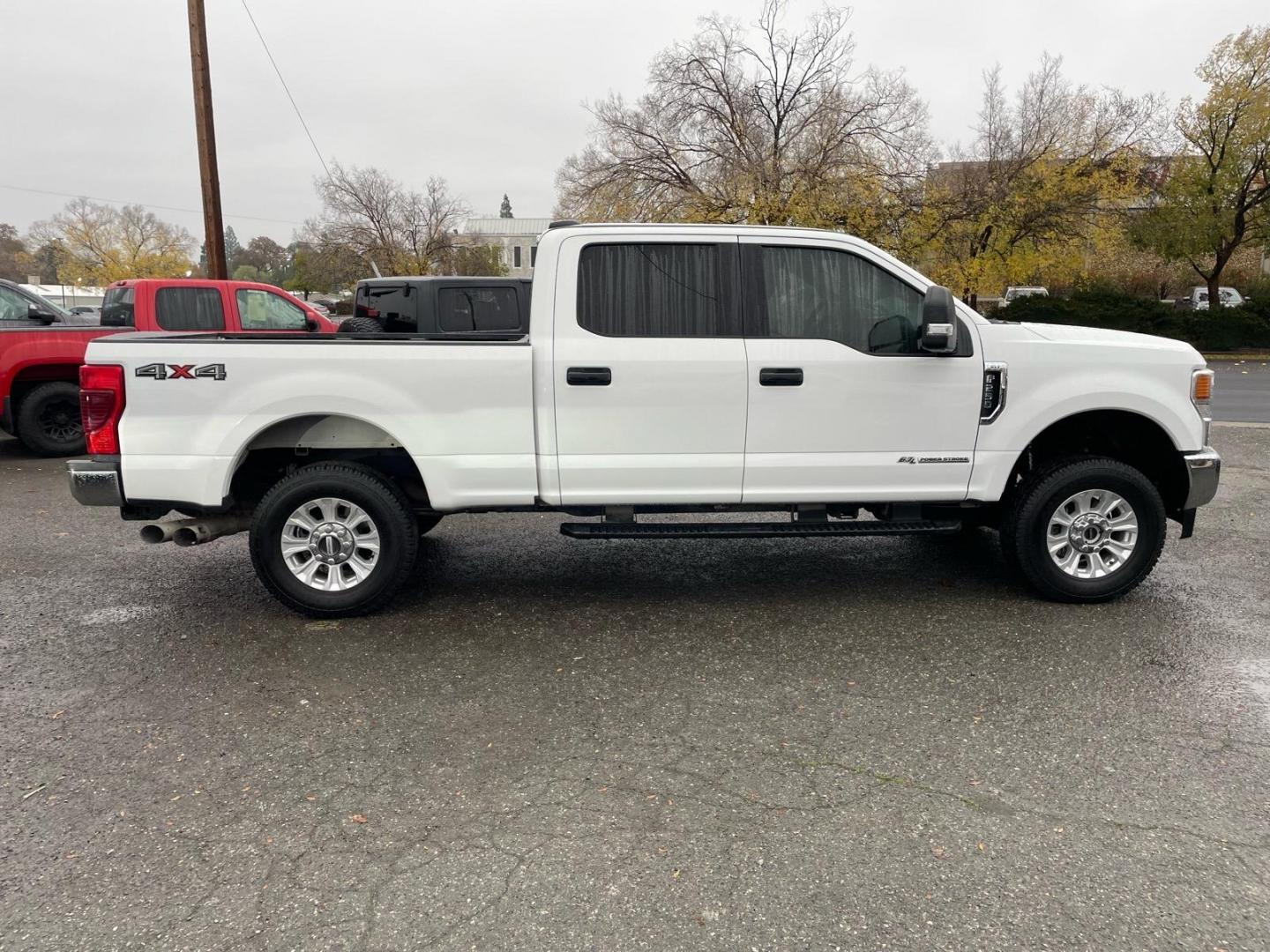 2020 Oxford White Ford F-250 Super Duty XLT (1FT7W2BT2LE) with an 6.7L Power Stroke 6.7L Biodiesel Turbo V8 475hp 1050ft. lbs. Common Rail Direct Injection engine, 6-Speed Shiftable Automatic transmission, located at 800 Riverside Ave, Roseville, CA, 95678, (916) 773-4549, 38.732265, -121.291039 - DIESEL CREW CAB 4X4 XLT - Photo#5