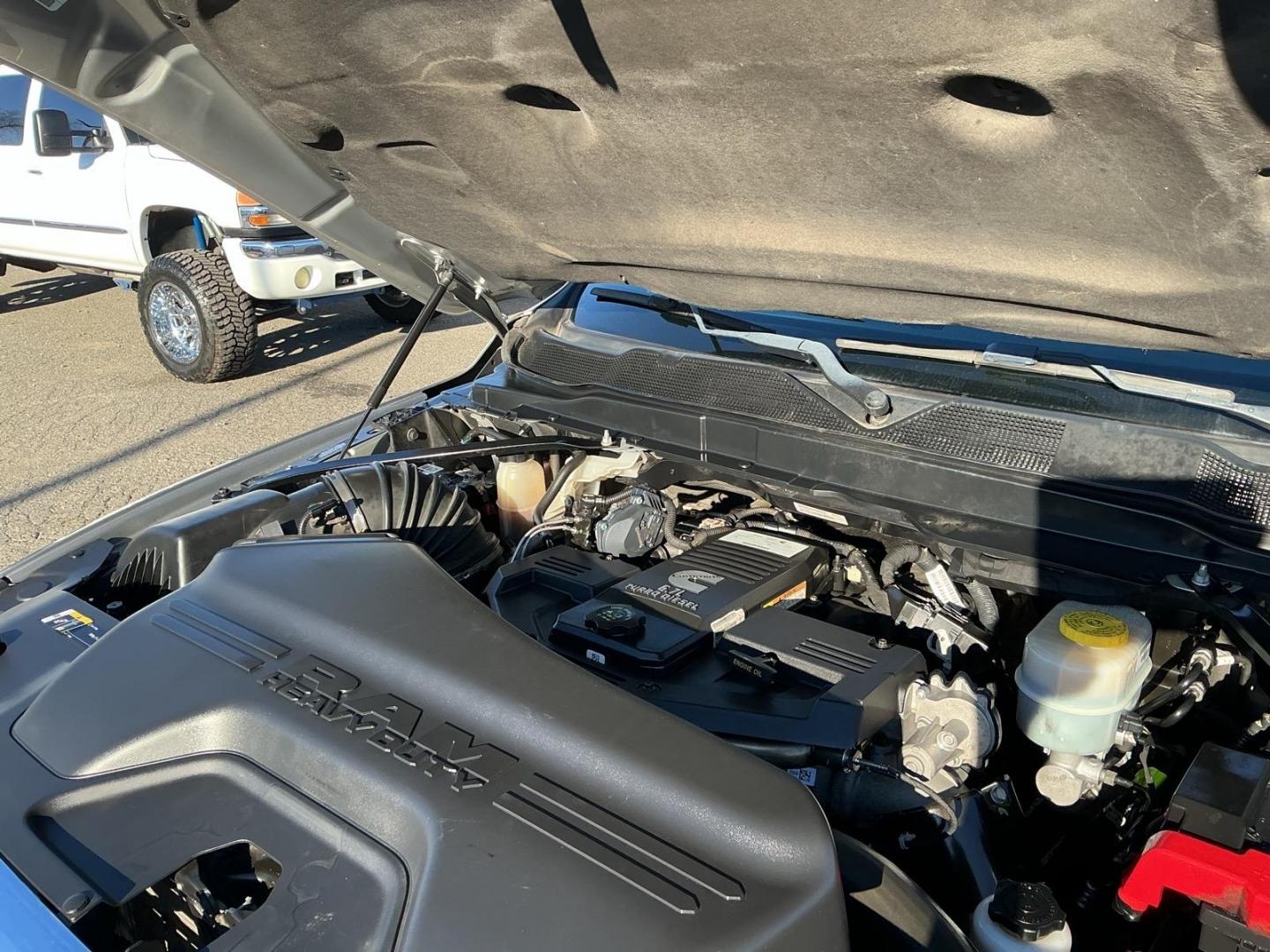 2022 Billet Silver Metallic Clear Coat RAM 2500 Tradesman (3C6UR5CL9NG) with an 6.7L Cummins 6.7L Diesel Turbo I6 370hp 850ft. lbs. Common Rail Direct Injection engine, 6-Speed Shiftable Automatic transmission, located at 800 Riverside Ave, Roseville, CA, 95678, (916) 773-4549, 38.732265, -121.291039 - CUMMINS DIESEL CREW CAB 4X4 TRADESMAN CLEAN CARFAX- Photo#15