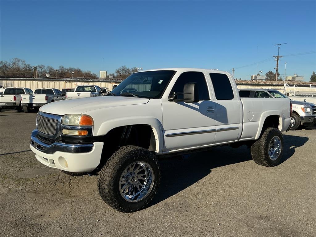 photo of 2004 GMC Sierra 2500HD SLE