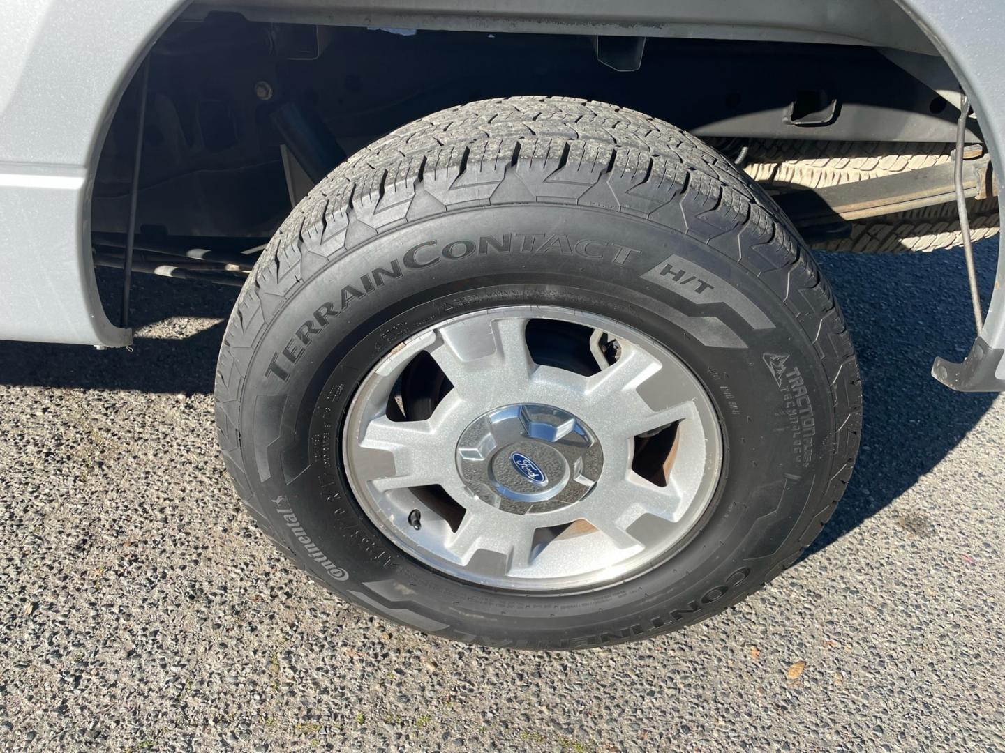 2013 Ingot Silver Metallic Ford F-150 XLT (1FTFW1ET3DF) with an 3.5L EcoBoost 3.5L Twin Turbo V6 365hp 420ft. lbs. Direct Injection engine, 6-Speed Automatic transmission, located at 800 Riverside Ave, Roseville, CA, 95678, (916) 773-4549, 38.732265, -121.291039 - 4X4 SUPERCREW XLT ONE OWNER SERVICE RECORDS- Photo#6