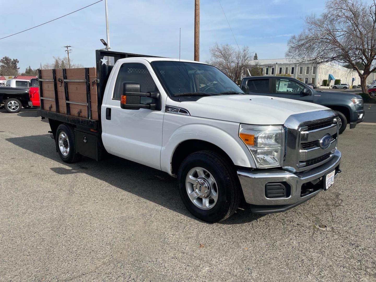 2013 Oxford White Ford F-350 Super Duty XLT (1FDBF3A67DE) with an 6.2L 6.2L Flex Fuel V8 385hp 405ft. lbs. Sequential Electronic Fuel Injection engine, 6-Speed Shiftable Automatic transmission, located at 800 Riverside Ave, Roseville, CA, 95678, (916) 773-4549, 38.732265, -121.291039 - Photo#1