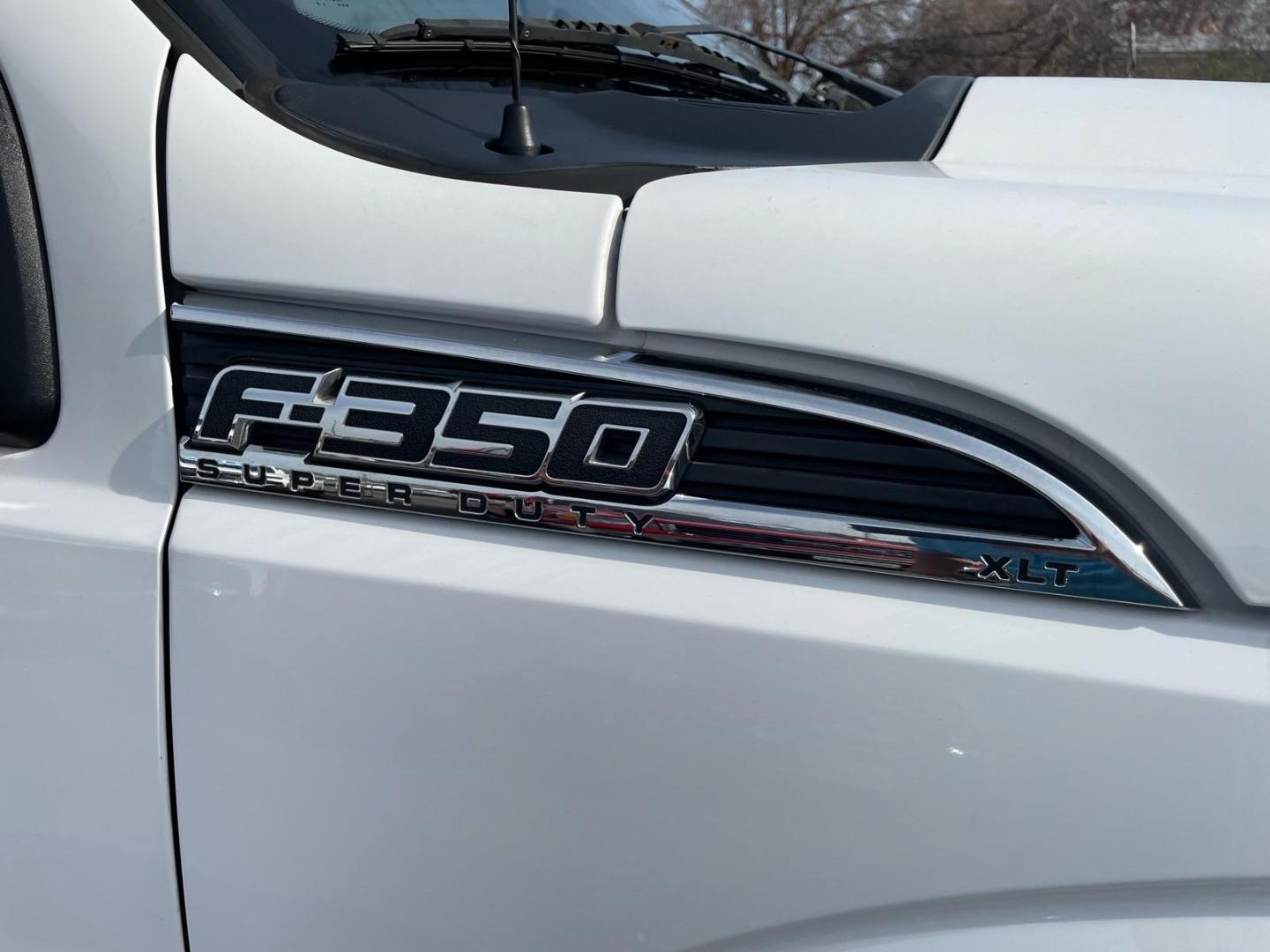 2013 Oxford White Ford F-350 Super Duty XLT (1FDBF3A67DE) with an 6.2L 6.2L Flex Fuel V8 385hp 405ft. lbs. Sequential Electronic Fuel Injection engine, 6-Speed Shiftable Automatic transmission, located at 800 Riverside Ave, Roseville, CA, 95678, (916) 773-4549, 38.732265, -121.291039 - Photo#2