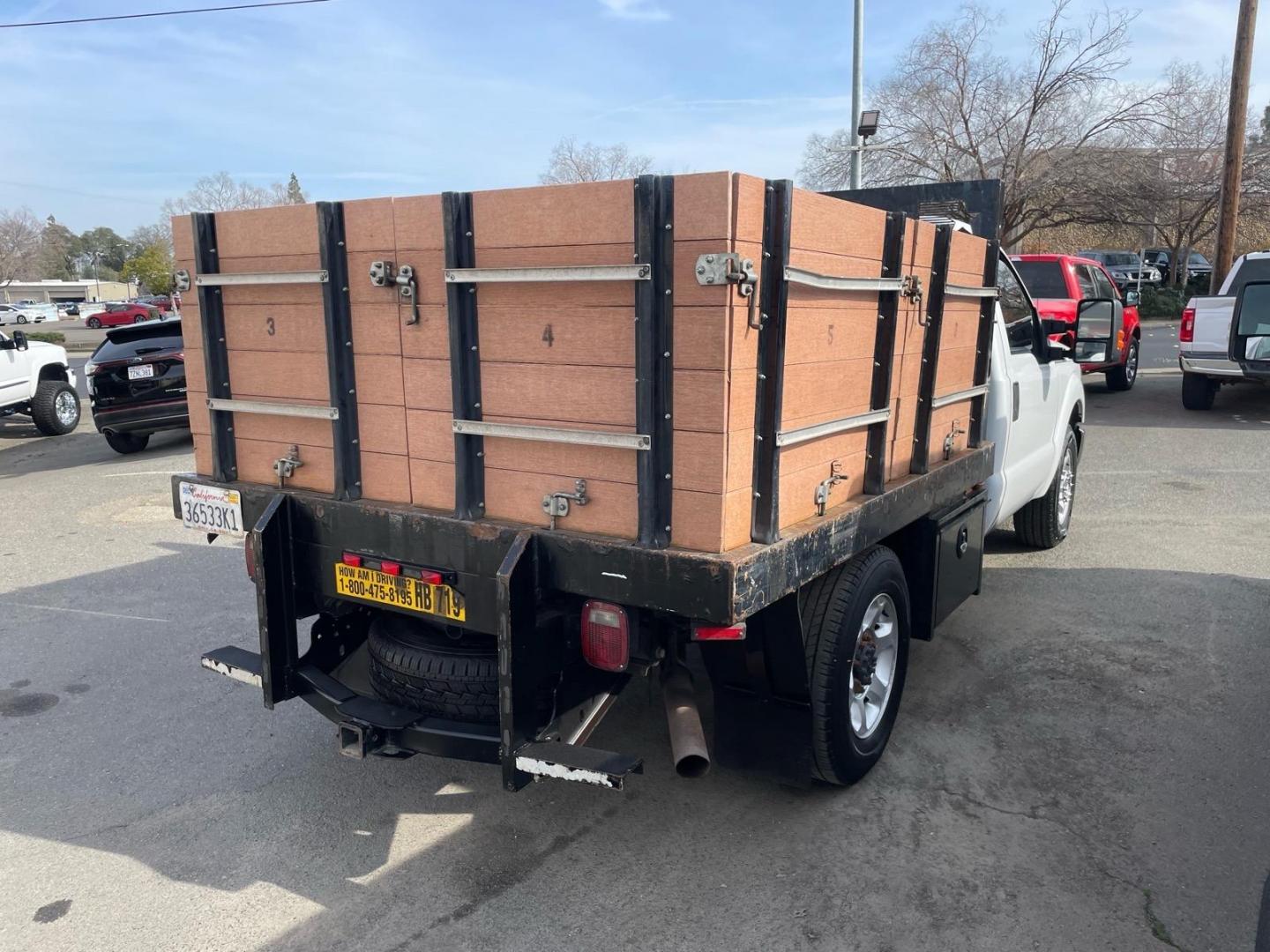 2013 Oxford White Ford F-350 Super Duty XLT (1FDBF3A67DE) with an 6.2L 6.2L Flex Fuel V8 385hp 405ft. lbs. Sequential Electronic Fuel Injection engine, 6-Speed Shiftable Automatic transmission, located at 800 Riverside Ave, Roseville, CA, 95678, (916) 773-4549, 38.732265, -121.291039 - Photo#8