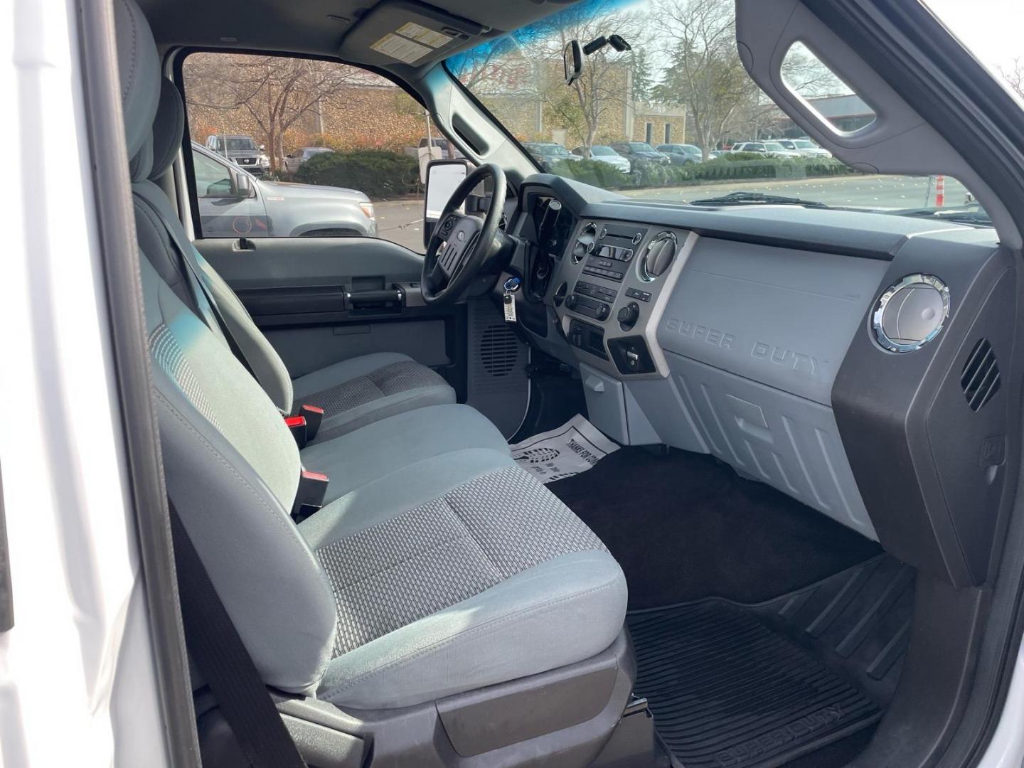 2013 Oxford White Ford F-350 Super Duty XLT (1FDBF3A67DE) with an 6.2L 6.2L Flex Fuel V8 385hp 405ft. lbs. Sequential Electronic Fuel Injection engine, 6-Speed Shiftable Automatic transmission, located at 800 Riverside Ave, Roseville, CA, 95678, (916) 773-4549, 38.732265, -121.291039 - Photo#13