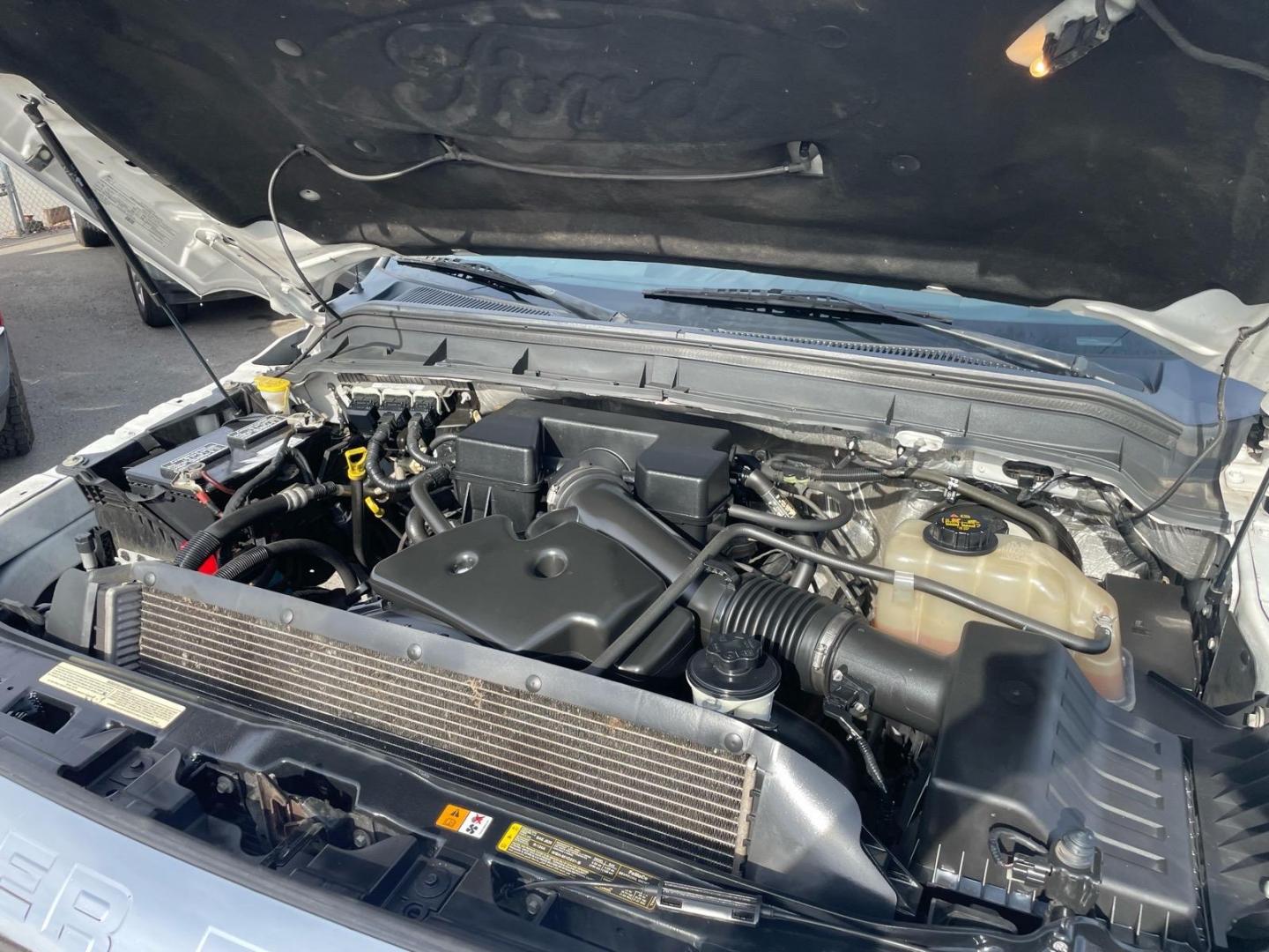 2013 Oxford White Ford F-350 Super Duty XLT (1FDBF3A67DE) with an 6.2L 6.2L Flex Fuel V8 385hp 405ft. lbs. Sequential Electronic Fuel Injection engine, 6-Speed Shiftable Automatic transmission, located at 800 Riverside Ave, Roseville, CA, 95678, (916) 773-4549, 38.732265, -121.291039 - Photo#14