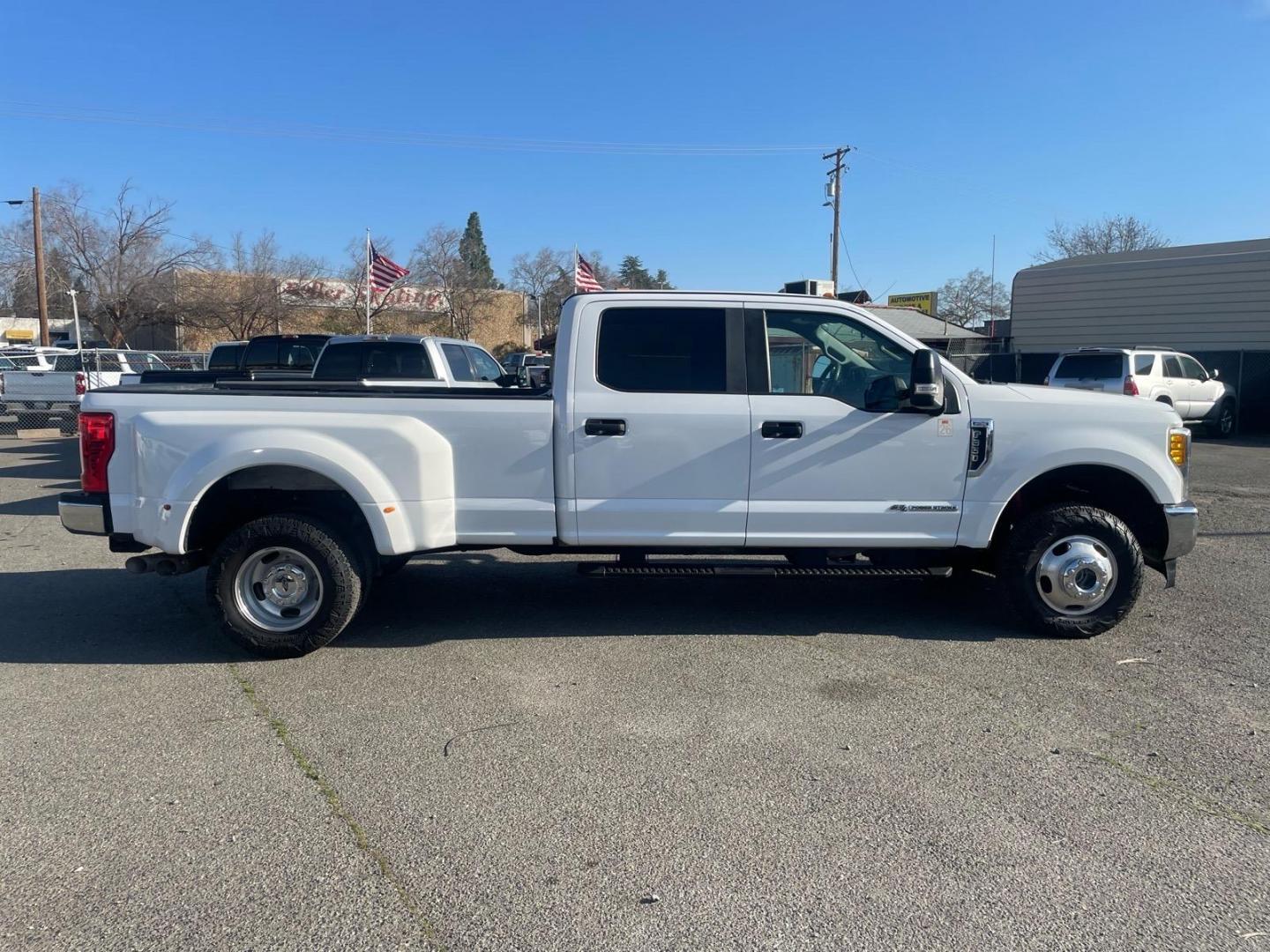 2017 Oxford White Ford F-350 Super Duty XL (1FT8W3DTXHE) with an 6.7L Power Stroke 6.7L Biodiesel Turbo V8 440hp 925ft. lbs. Common Rail Direct Injection engine, 6-Speed Shiftable Automatic transmission, located at 800 Riverside Ave, Roseville, CA, 95678, (916) 773-4549, 38.732265, -121.291039 - DIESEL CREW CAB DUALLY 4X4 FX4 CLEAN CARFAX - Photo#5