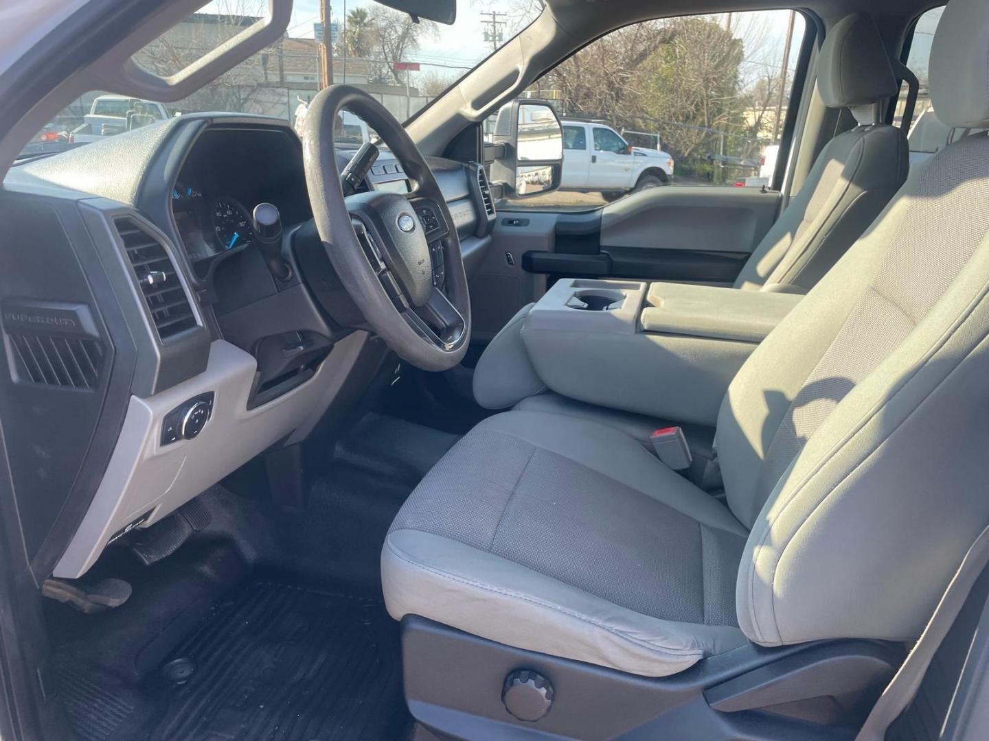 2017 Oxford White Ford F-350 Super Duty XL (1FT8W3DTXHE) with an 6.7L Power Stroke 6.7L Biodiesel Turbo V8 440hp 925ft. lbs. Common Rail Direct Injection engine, 6-Speed Shiftable Automatic transmission, located at 800 Riverside Ave, Roseville, CA, 95678, (916) 773-4549, 38.732265, -121.291039 - DIESEL CREW CAB DUALLY 4X4 FX4 CLEAN CARFAX - Photo#9