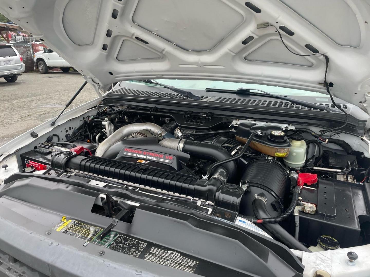 2005 Oxford White Clearcoat Ford F-350 Super Duty XL (1FTWX31PX5E) with an 6.0L Power Stroke 6.0L Diesel Turbo V8 325hp 560ft. lbs. Direct Injection engine, 6-Speed Manual transmission, located at 800 Riverside Ave, Roseville, CA, 95678, (916) 773-4549, 38.732265, -121.291039 - Photo#13