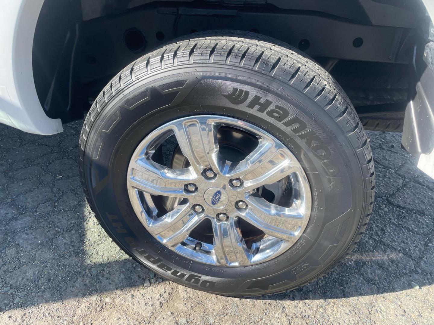 2019 Oxford White Ford Ranger XLT (1FTER1EH5KL) with an 2.3L EcoBoost 2.3L Turbo I4 270hp 310ft. lbs. Direct Injection engine, 10-Speed Shiftable Automatic transmission, located at 800 Riverside Ave, Roseville, CA, 95678, (916) 773-4549, 38.732265, -121.291039 - SUPER CAB ECOBOOST SERVICE RECORDS ON CLEAN CARFAX- Photo#6