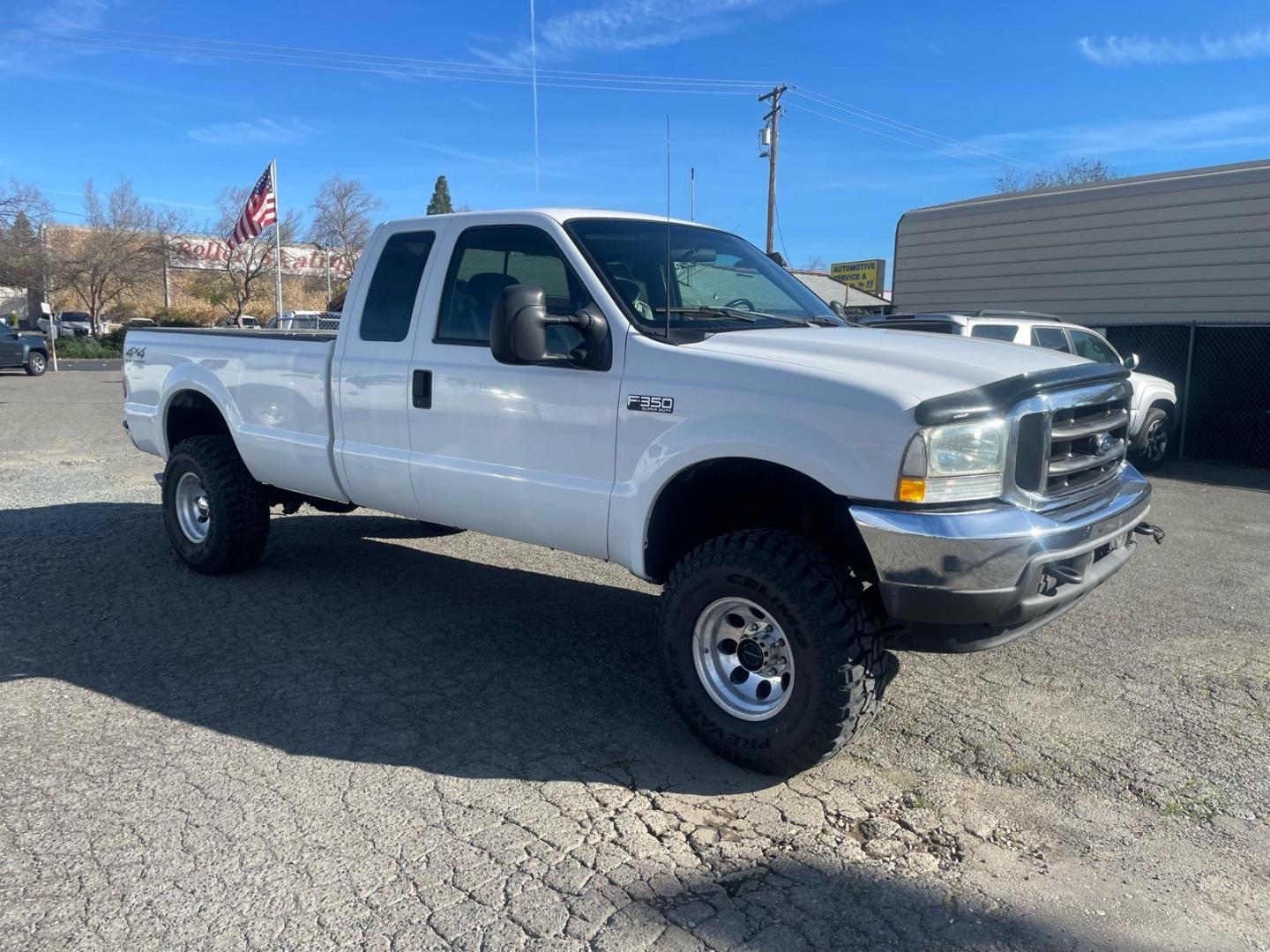 2002 Oxford White Clearcoat Metallic Ford F-350 Super Duty XLT (1FTSX31F22E) with an Power Stroke 7.3L Diesel Turbo V8 250hp 525ft. lbs. Other engine, 4-Speed Automatic transmission, located at 800 Riverside Ave, Roseville, CA, 95678, (916) 773-4549, 38.732265, -121.291039 - 7.3 DIESEL SUPER CAB 4X4 LIFTED CLEAN CARFAX - Photo#1