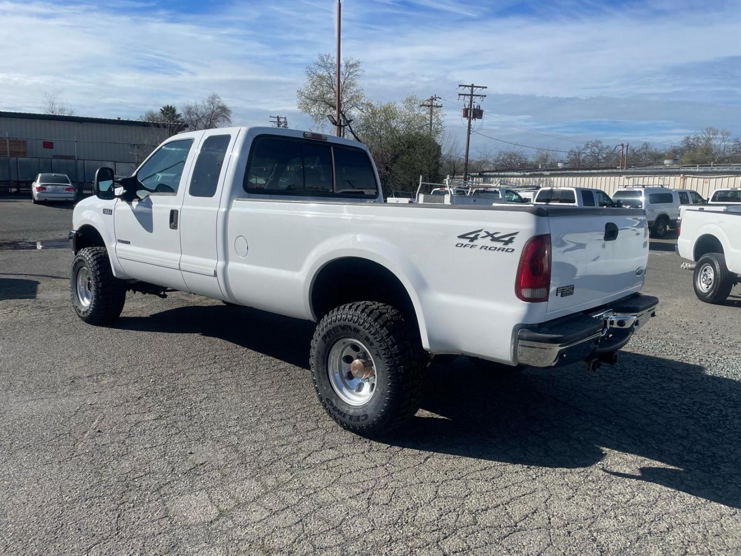 2002 Oxford White Clearcoat Metallic Ford F-350 Super Duty XLT (1FTSX31F22E) with an Power Stroke 7.3L Diesel Turbo V8 250hp 525ft. lbs. Other engine, 4-Speed Automatic transmission, located at 800 Riverside Ave, Roseville, CA, 95678, (916) 773-4549, 38.732265, -121.291039 - 7.3 DIESEL SUPER CAB 4X4 LIFTED CLEAN CARFAX - Photo#2