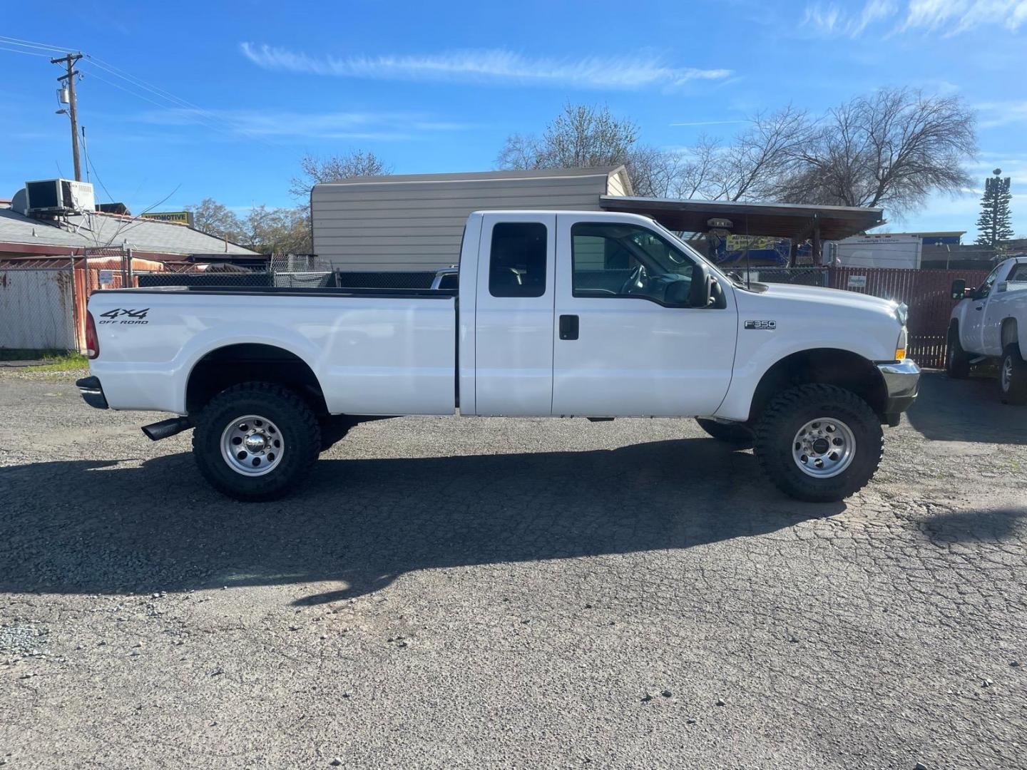 2002 Oxford White Clearcoat Metallic Ford F-350 Super Duty XLT (1FTSX31F22E) with an Power Stroke 7.3L Diesel Turbo V8 250hp 525ft. lbs. Other engine, 4-Speed Automatic transmission, located at 800 Riverside Ave, Roseville, CA, 95678, (916) 773-4549, 38.732265, -121.291039 - 7.3 DIESEL SUPER CAB 4X4 LIFTED CLEAN CARFAX - Photo#5
