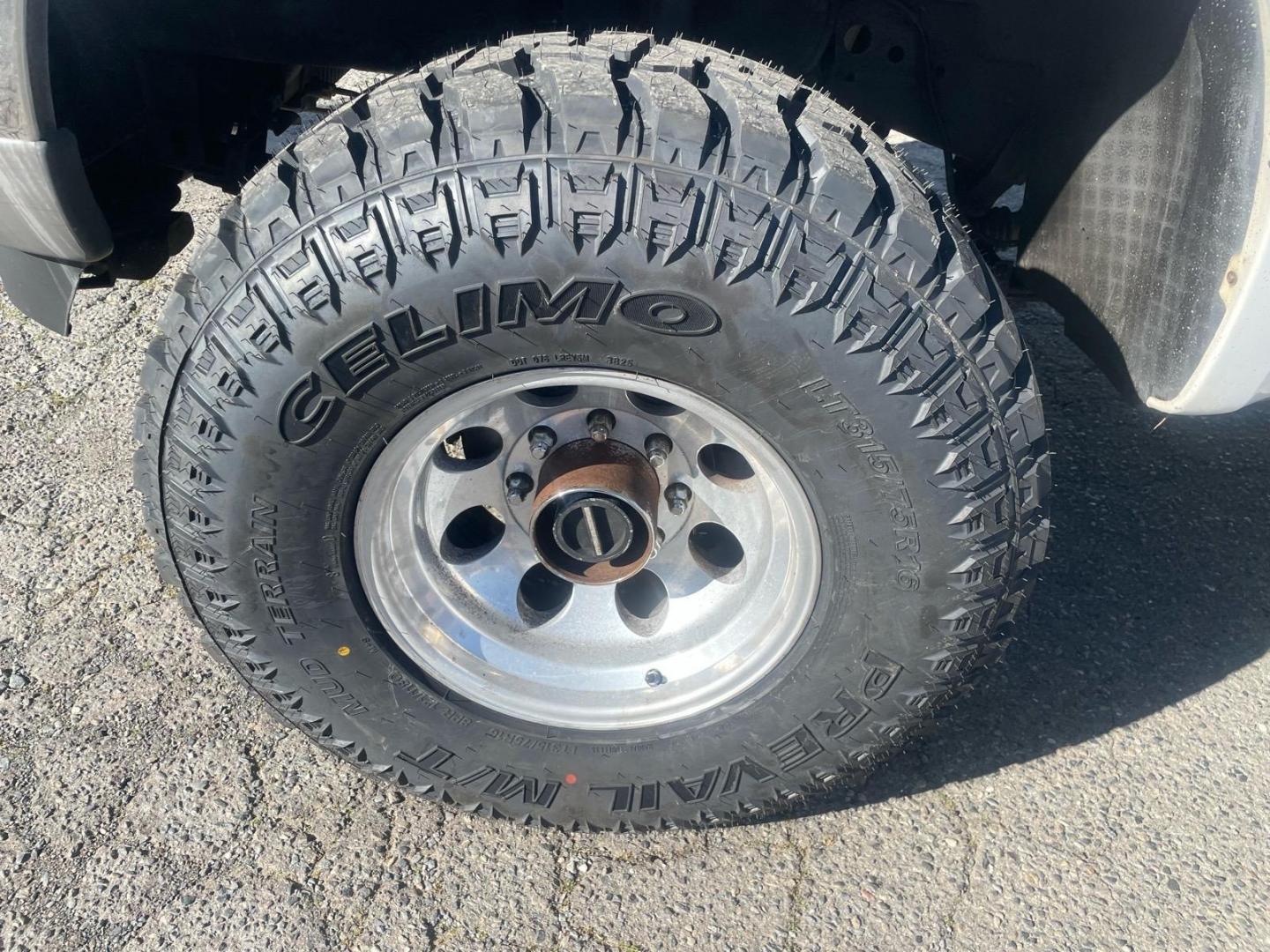 2002 Oxford White Clearcoat Metallic Ford F-350 Super Duty XLT (1FTSX31F22E) with an Power Stroke 7.3L Diesel Turbo V8 250hp 525ft. lbs. Other engine, 4-Speed Automatic transmission, located at 800 Riverside Ave, Roseville, CA, 95678, (916) 773-4549, 38.732265, -121.291039 - 7.3 DIESEL SUPER CAB 4X4 LIFTED CLEAN CARFAX - Photo#6