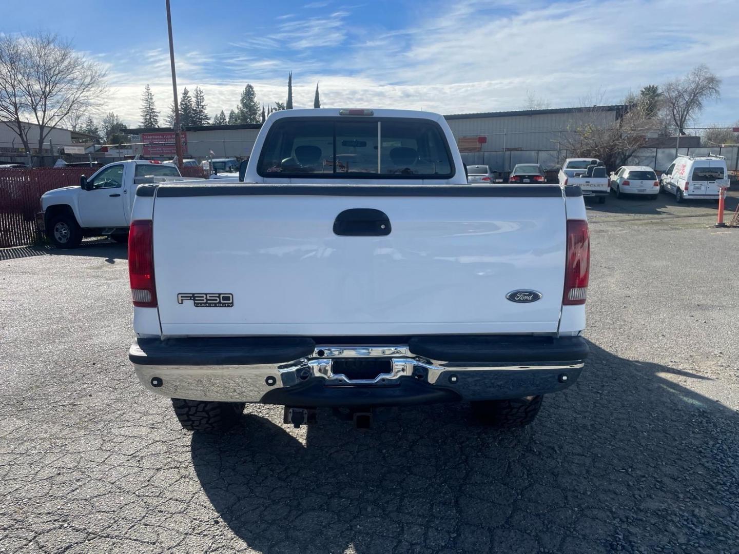 2002 Oxford White Clearcoat Metallic Ford F-350 Super Duty XLT (1FTSX31F22E) with an Power Stroke 7.3L Diesel Turbo V8 250hp 525ft. lbs. Other engine, 4-Speed Automatic transmission, located at 800 Riverside Ave, Roseville, CA, 95678, (916) 773-4549, 38.732265, -121.291039 - Photo#8