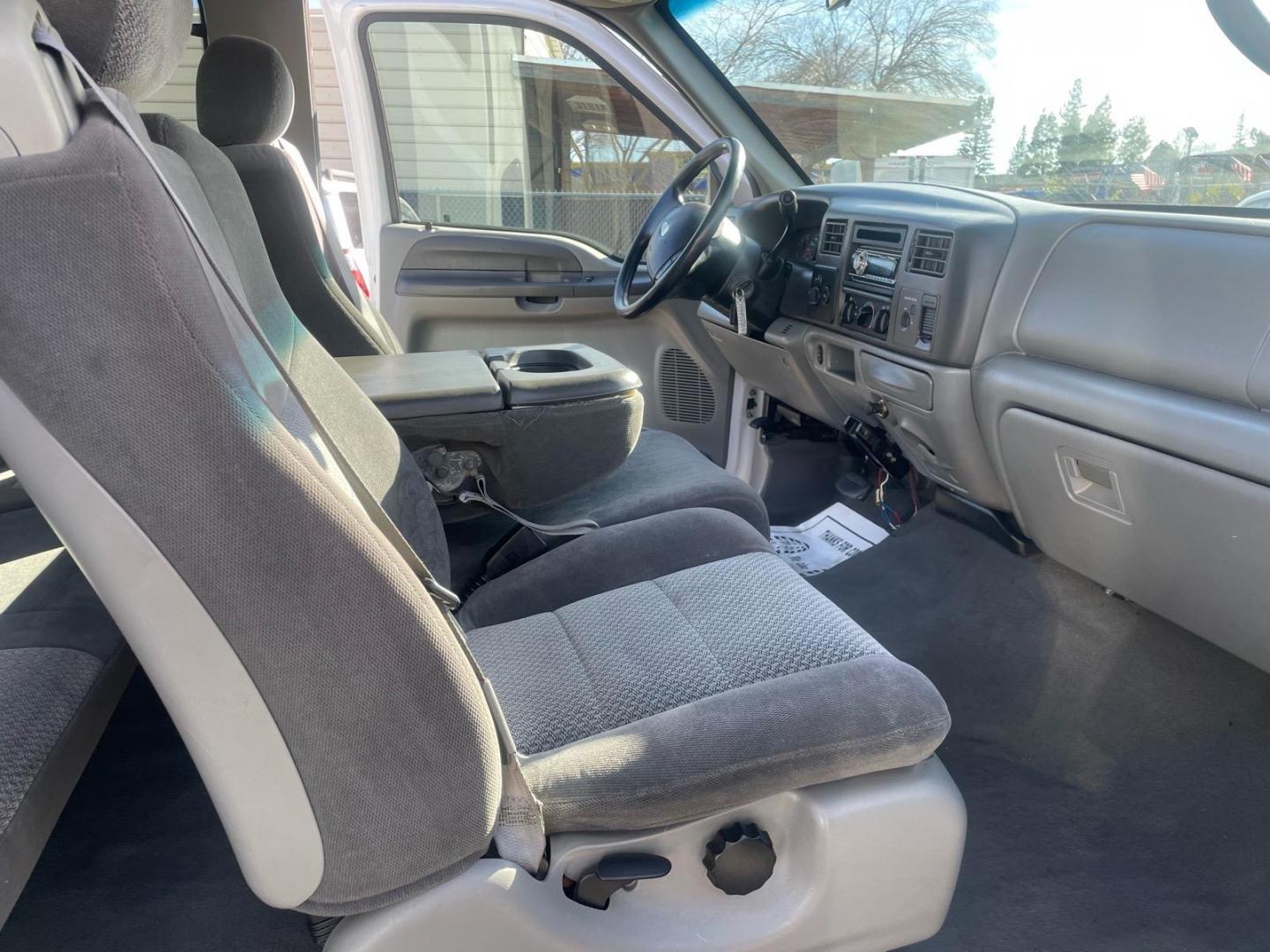 2002 Oxford White Clearcoat Metallic Ford F-350 Super Duty XLT (1FTSX31F22E) with an Power Stroke 7.3L Diesel Turbo V8 250hp 525ft. lbs. Other engine, 4-Speed Automatic transmission, located at 800 Riverside Ave, Roseville, CA, 95678, (916) 773-4549, 38.732265, -121.291039 - Photo#11