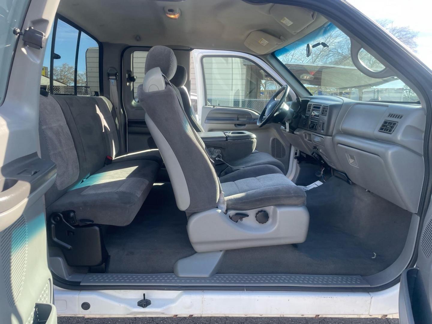2002 Oxford White Clearcoat Metallic Ford F-350 Super Duty XLT (1FTSX31F22E) with an Power Stroke 7.3L Diesel Turbo V8 250hp 525ft. lbs. Other engine, 4-Speed Automatic transmission, located at 800 Riverside Ave, Roseville, CA, 95678, (916) 773-4549, 38.732265, -121.291039 - Photo#12