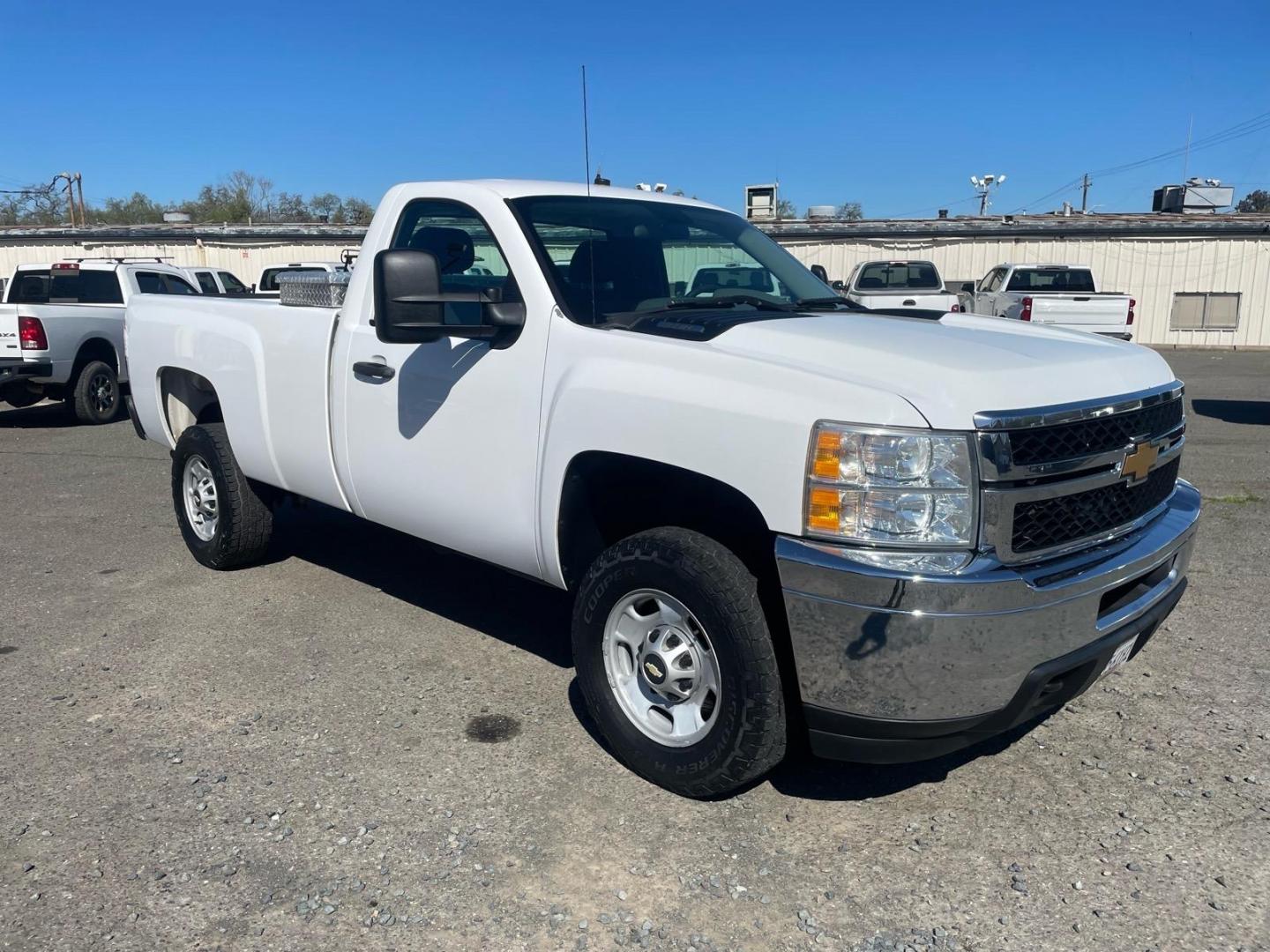 2012 Summit White Chevrolet Silverado 2500HD Work Truck (1GC0KVEG2CF) with an 6.0L 6.0L V8 360hp 380ft. lbs. Sequential Electronic Fuel Injection engine, 6-Speed Shiftable Automatic transmission, located at 800 Riverside Ave, Roseville, CA, 95678, (916) 773-4549, 38.732265, -121.291039 - 4X4 ONE OWNER CLEAN CARFAX - Photo#1