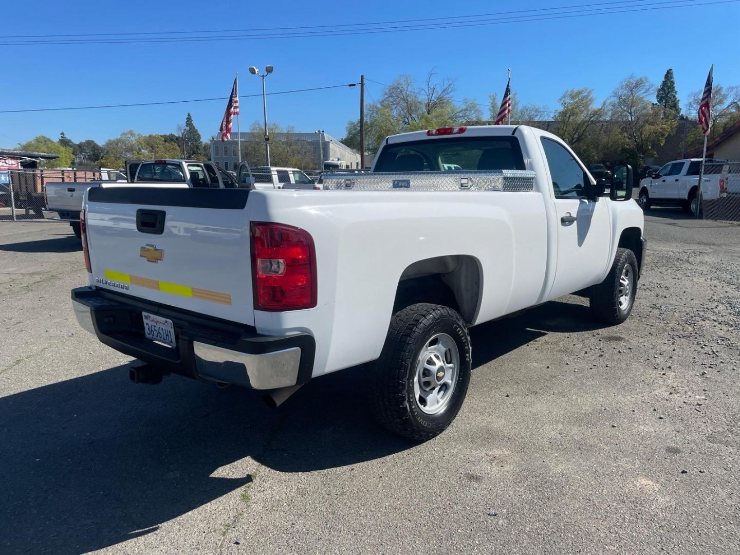 2012 Summit White Chevrolet Silverado 2500HD Work Truck (1GC0KVEG2CF) with an 6.0L 6.0L V8 360hp 380ft. lbs. Sequential Electronic Fuel Injection engine, 6-Speed Shiftable Automatic transmission, located at 800 Riverside Ave, Roseville, CA, 95678, (916) 773-4549, 38.732265, -121.291039 - Photo#3