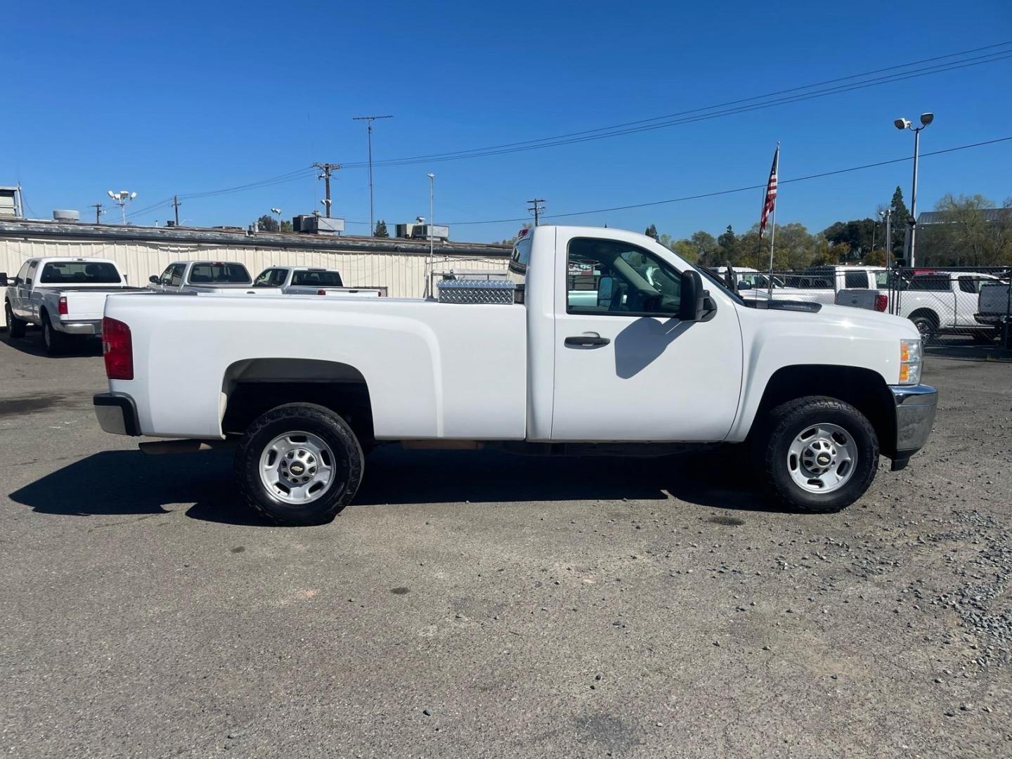 2012 Summit White Chevrolet Silverado 2500HD Work Truck (1GC0KVEG2CF) with an 6.0L 6.0L V8 360hp 380ft. lbs. Sequential Electronic Fuel Injection engine, 6-Speed Shiftable Automatic transmission, located at 800 Riverside Ave, Roseville, CA, 95678, (916) 773-4549, 38.732265, -121.291039 - Photo#5