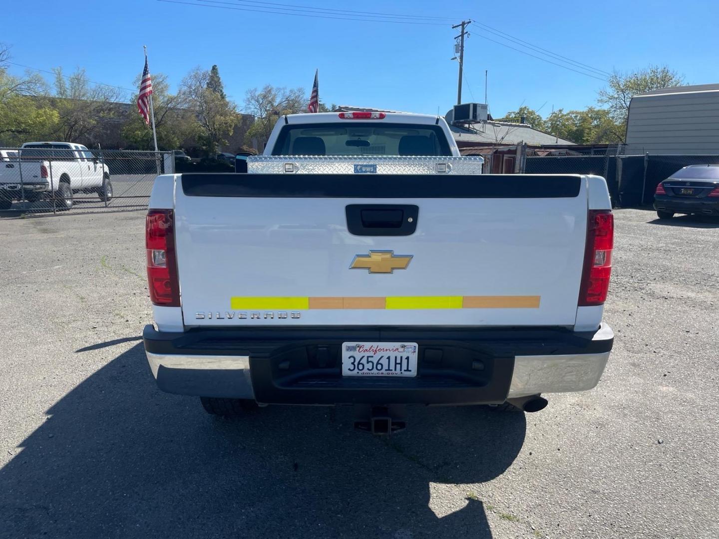 2012 Summit White Chevrolet Silverado 2500HD Work Truck (1GC0KVEG2CF) with an 6.0L 6.0L V8 360hp 380ft. lbs. Sequential Electronic Fuel Injection engine, 6-Speed Shiftable Automatic transmission, located at 800 Riverside Ave, Roseville, CA, 95678, (916) 773-4549, 38.732265, -121.291039 - Photo#7