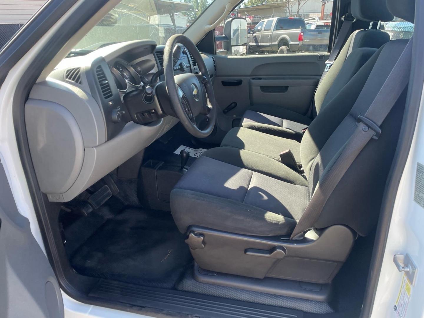 2012 Summit White Chevrolet Silverado 2500HD Work Truck (1GC0KVEG2CF) with an 6.0L 6.0L V8 360hp 380ft. lbs. Sequential Electronic Fuel Injection engine, 6-Speed Shiftable Automatic transmission, located at 800 Riverside Ave, Roseville, CA, 95678, (916) 773-4549, 38.732265, -121.291039 - Photo#9