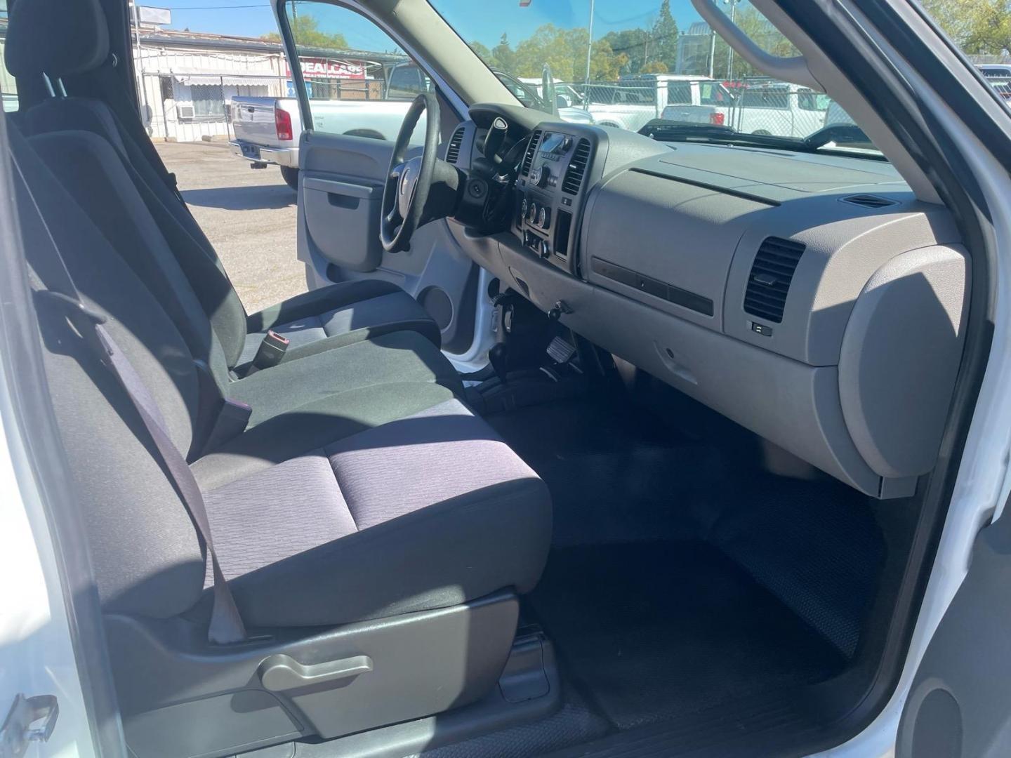 2012 Summit White Chevrolet Silverado 2500HD Work Truck (1GC0KVEG2CF) with an 6.0L 6.0L V8 360hp 380ft. lbs. Sequential Electronic Fuel Injection engine, 6-Speed Shiftable Automatic transmission, located at 800 Riverside Ave, Roseville, CA, 95678, (916) 773-4549, 38.732265, -121.291039 - 4X4 ONE OWNER CLEAN CARFAX - Photo#10