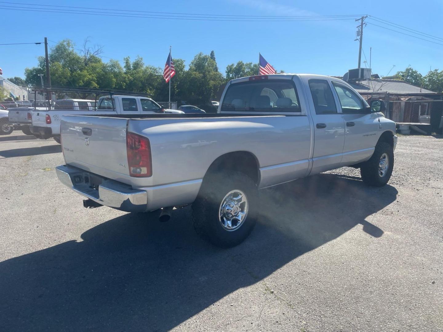 2006 Bright Silver Metallic Clearcoat Dodge Ram 2500 SLT (3D7KS28C56G) with an 5.9L 5.9L Turbocharged Diesel I6 OHV 24V FI Engine Direct Injection engine, 4-Speed Automatic transmission, located at 800 Riverside Ave, Roseville, CA, 95678, (916) 773-4549, 38.732265, -121.291039 - Photo#3