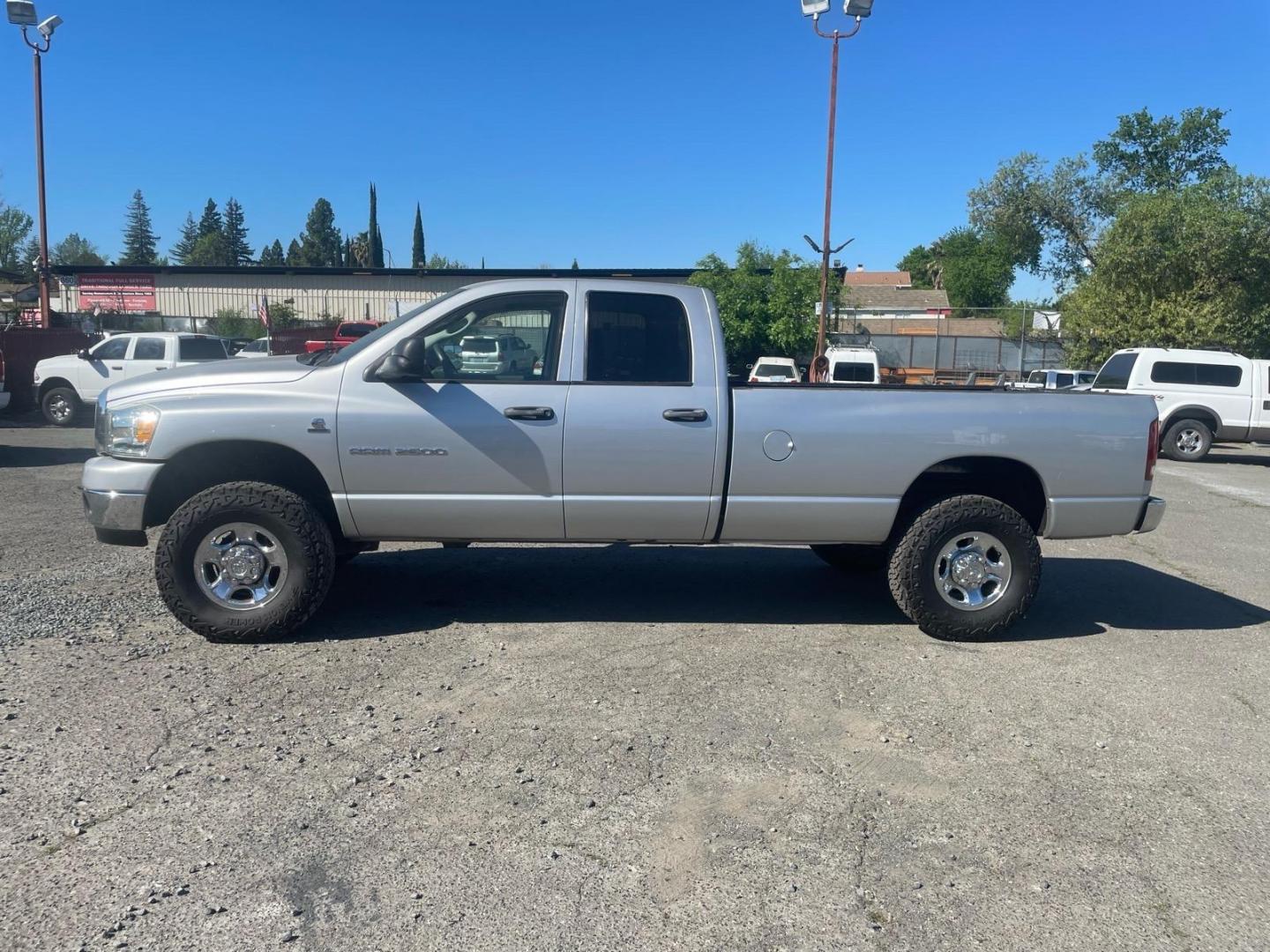 2006 Bright Silver Metallic Clearcoat Dodge Ram 2500 SLT (3D7KS28C56G) with an 5.9L 5.9L Turbocharged Diesel I6 OHV 24V FI Engine Direct Injection engine, 4-Speed Automatic transmission, located at 800 Riverside Ave, Roseville, CA, 95678, (916) 773-4549, 38.732265, -121.291039 - Photo#4