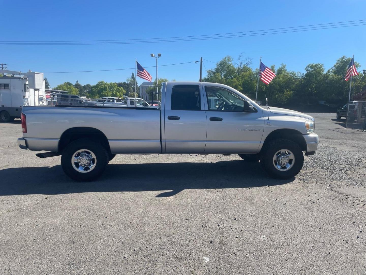 2006 Bright Silver Metallic Clearcoat Dodge Ram 2500 SLT (3D7KS28C56G) with an 5.9L 5.9L Turbocharged Diesel I6 OHV 24V FI Engine Direct Injection engine, 4-Speed Automatic transmission, located at 800 Riverside Ave, Roseville, CA, 95678, (916) 773-4549, 38.732265, -121.291039 - Photo#5