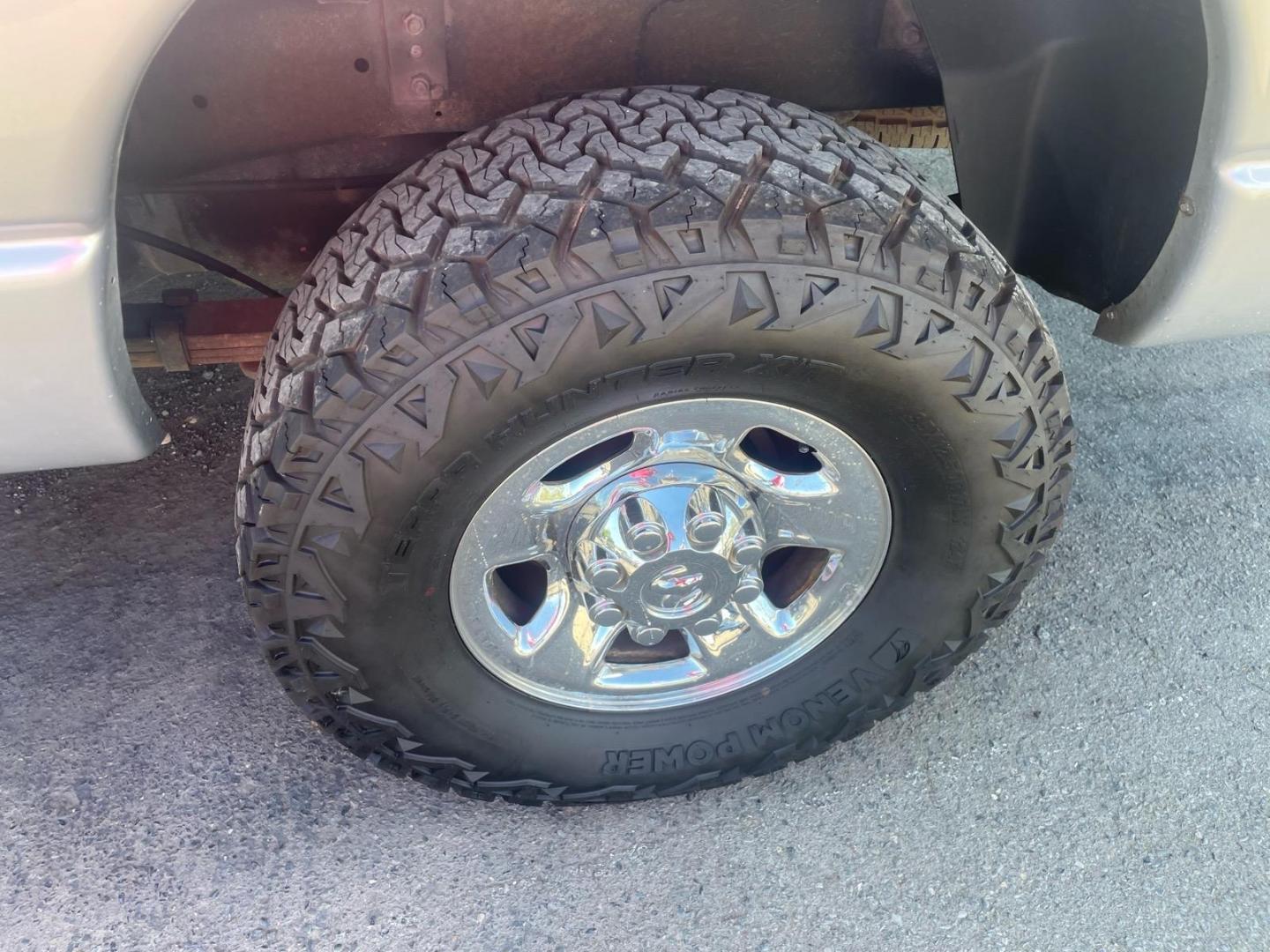 2006 Bright Silver Metallic Clearcoat Dodge Ram 2500 SLT (3D7KS28C56G) with an 5.9L 5.9L Turbocharged Diesel I6 OHV 24V FI Engine Direct Injection engine, 4-Speed Automatic transmission, located at 800 Riverside Ave, Roseville, CA, 95678, (916) 773-4549, 38.732265, -121.291039 - Photo#6