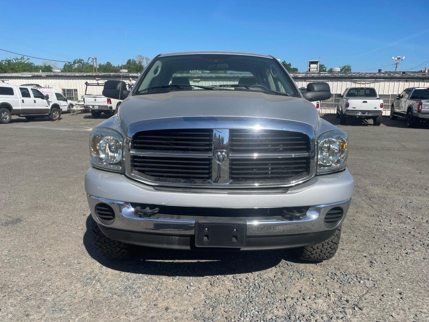2006 Bright Silver Metallic Clearcoat Dodge Ram 2500 SLT (3D7KS28C56G) with an 5.9L 5.9L Turbocharged Diesel I6 OHV 24V FI Engine Direct Injection engine, 4-Speed Automatic transmission, located at 800 Riverside Ave, Roseville, CA, 95678, (916) 773-4549, 38.732265, -121.291039 - Photo#7