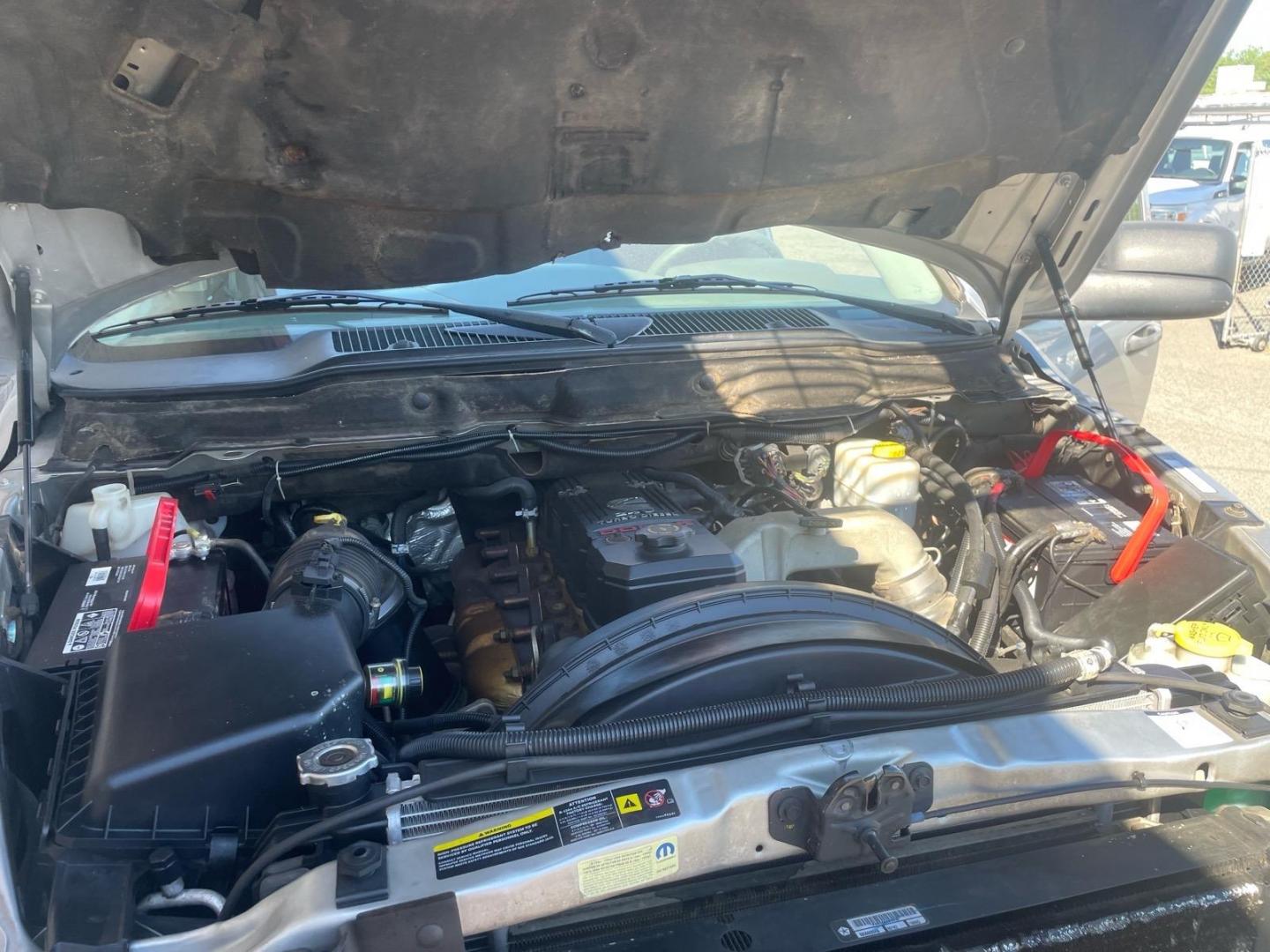 2006 Bright Silver Metallic Clearcoat Dodge Ram 2500 SLT (3D7KS28C56G) with an 5.9L 5.9L Turbocharged Diesel I6 OHV 24V FI Engine Direct Injection engine, 4-Speed Automatic transmission, located at 800 Riverside Ave, Roseville, CA, 95678, (916) 773-4549, 38.732265, -121.291039 - Photo#14