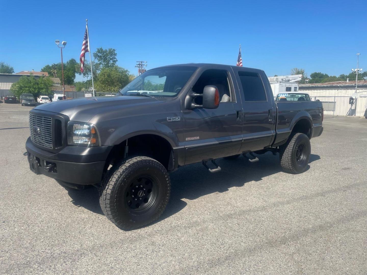 2003 Dark Shadow Grey Metallic/Black Ford F-250 Super Duty Lariat (1FTNW21P03E) with an Power Stroke 6.0L Diesel Turbo V8 325hp 560ft. lbs. Other engine, 5-Speed Automatic transmission, located at 800 Riverside Ave, Roseville, CA, 95678, (916) 773-4549, 38.732265, -121.291039 - Photo#0
