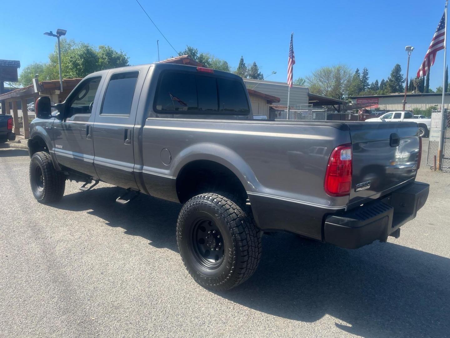2003 Dark Shadow Grey Metallic/Black Ford F-250 Super Duty Lariat (1FTNW21P03E) with an Power Stroke 6.0L Diesel Turbo V8 325hp 560ft. lbs. Other engine, 5-Speed Automatic transmission, located at 800 Riverside Ave, Roseville, CA, 95678, (916) 773-4549, 38.732265, -121.291039 - DIESEL CREW CAB 4X4 LARIAT LOW MILES LIFTED CLEAN CARFAX - Photo#2