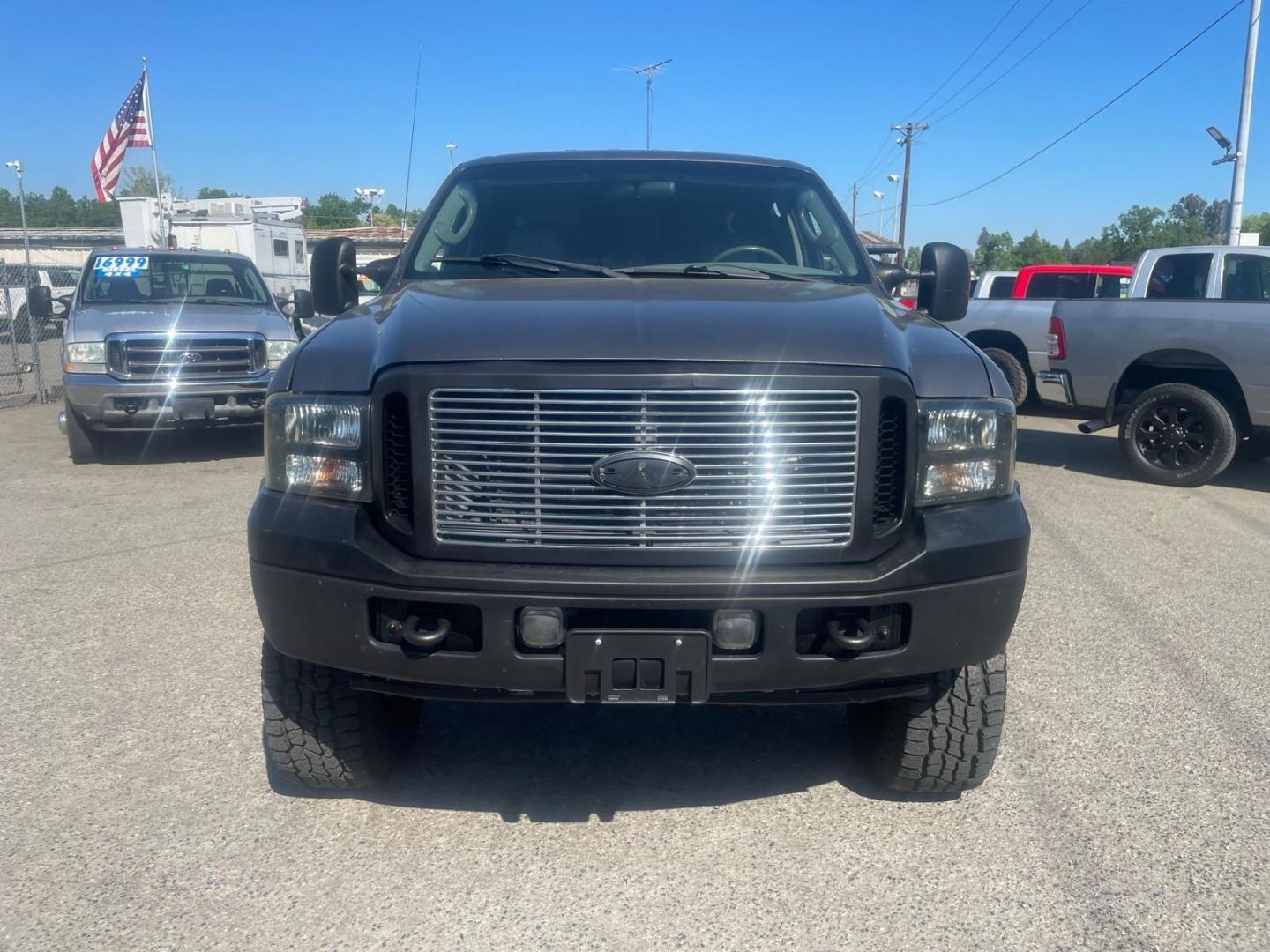 2003 Dark Shadow Grey Metallic/Black Ford F-250 Super Duty Lariat (1FTNW21P03E) with an Power Stroke 6.0L Diesel Turbo V8 325hp 560ft. lbs. Other engine, 5-Speed Automatic transmission, located at 800 Riverside Ave, Roseville, CA, 95678, (916) 773-4549, 38.732265, -121.291039 - DIESEL CREW CAB 4X4 LARIAT LOW MILES LIFTED CLEAN CARFAX - Photo#7