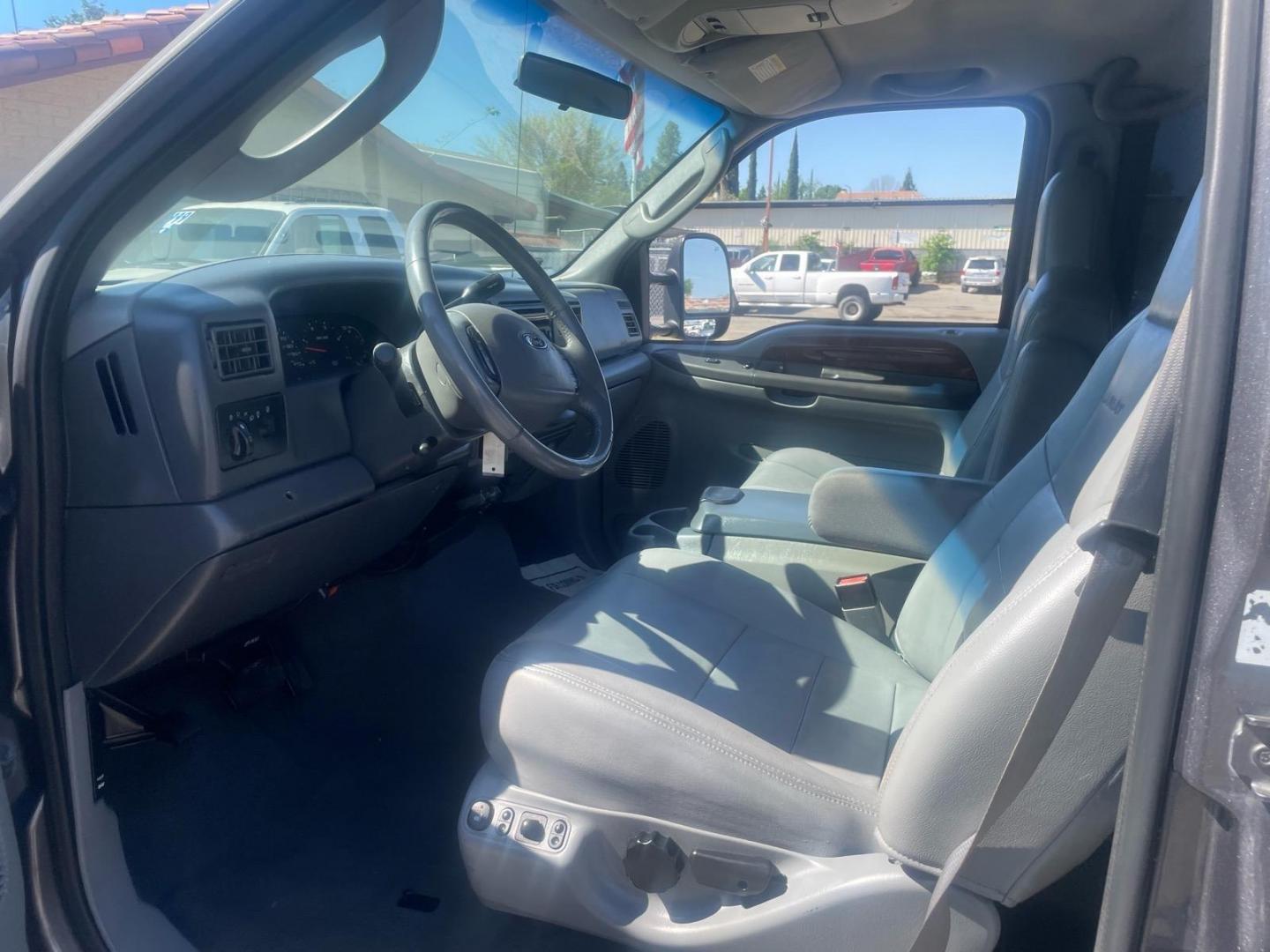 2003 Dark Shadow Grey Metallic/Black Ford F-250 Super Duty Lariat (1FTNW21P03E) with an Power Stroke 6.0L Diesel Turbo V8 325hp 560ft. lbs. Other engine, 5-Speed Automatic transmission, located at 800 Riverside Ave, Roseville, CA, 95678, (916) 773-4549, 38.732265, -121.291039 - DIESEL CREW CAB 4X4 LARIAT LOW MILES LIFTED CLEAN CARFAX - Photo#10