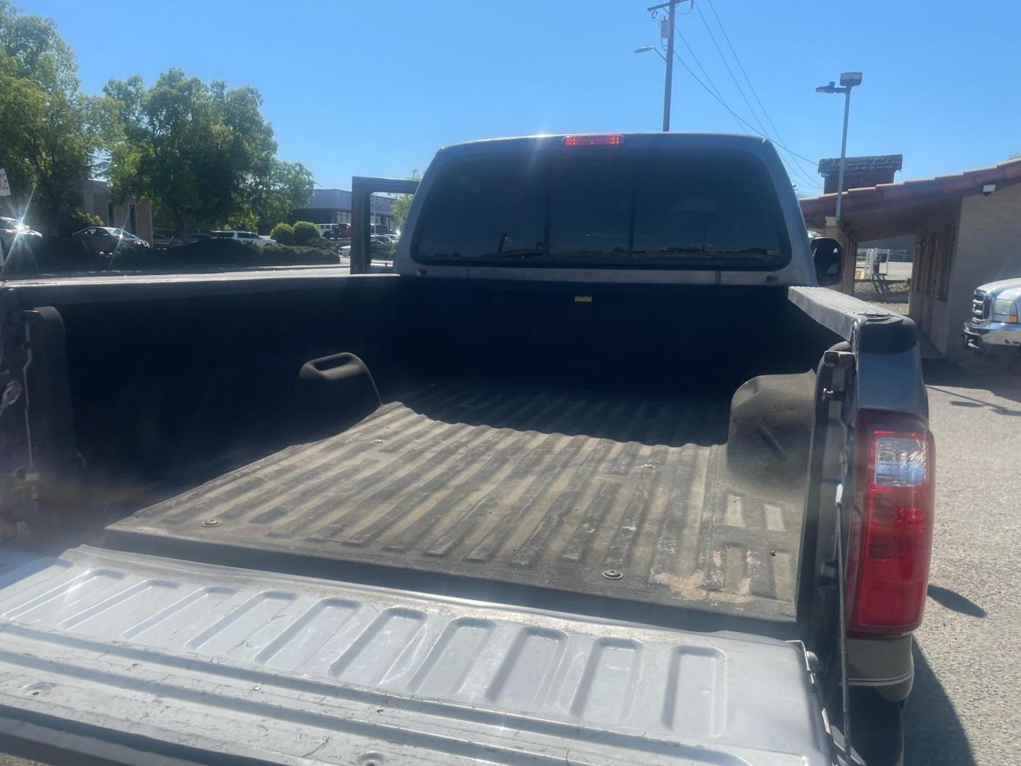 2003 Dark Shadow Grey Metallic/Black Ford F-250 Super Duty Lariat (1FTNW21P03E) with an Power Stroke 6.0L Diesel Turbo V8 325hp 560ft. lbs. Other engine, 5-Speed Automatic transmission, located at 800 Riverside Ave, Roseville, CA, 95678, (916) 773-4549, 38.732265, -121.291039 - Photo#11