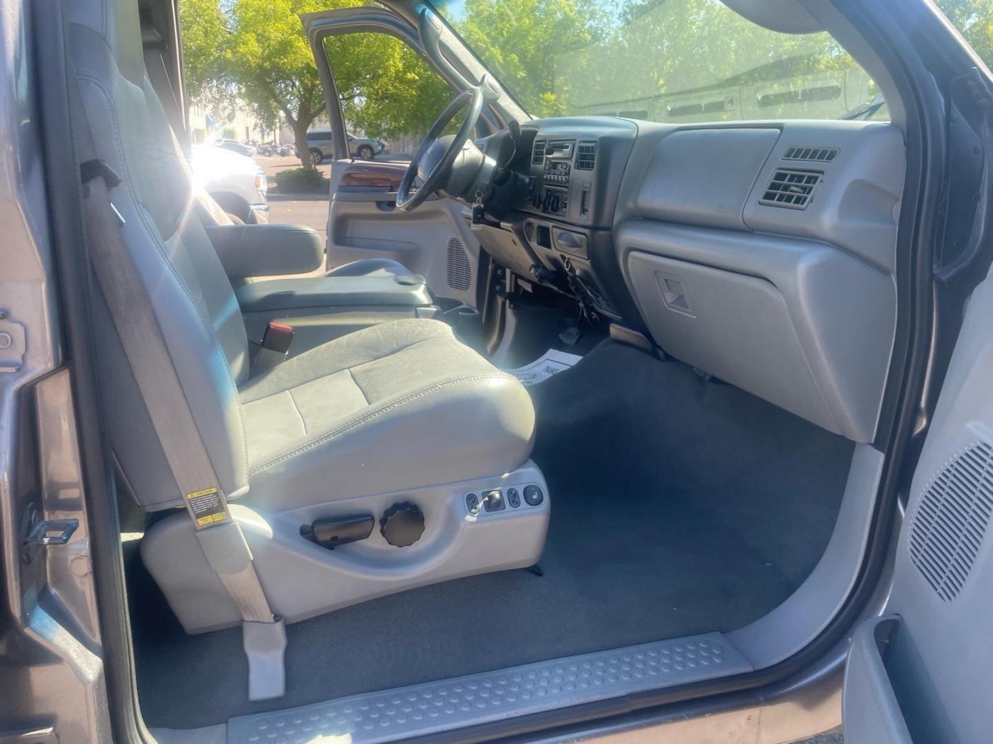 2003 Dark Shadow Grey Metallic/Black Ford F-250 Super Duty Lariat (1FTNW21P03E) with an Power Stroke 6.0L Diesel Turbo V8 325hp 560ft. lbs. Other engine, 5-Speed Automatic transmission, located at 800 Riverside Ave, Roseville, CA, 95678, (916) 773-4549, 38.732265, -121.291039 - DIESEL CREW CAB 4X4 LARIAT LOW MILES LIFTED CLEAN CARFAX - Photo#12