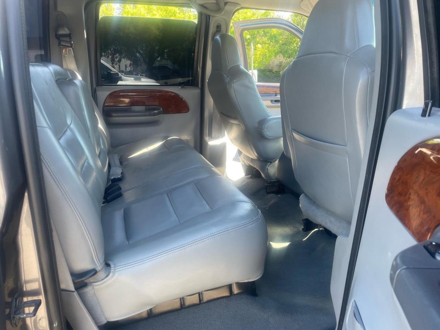 2003 Dark Shadow Grey Metallic/Black Ford F-250 Super Duty Lariat (1FTNW21P03E) with an Power Stroke 6.0L Diesel Turbo V8 325hp 560ft. lbs. Other engine, 5-Speed Automatic transmission, located at 800 Riverside Ave, Roseville, CA, 95678, (916) 773-4549, 38.732265, -121.291039 - DIESEL CREW CAB 4X4 LARIAT LOW MILES LIFTED CLEAN CARFAX - Photo#13