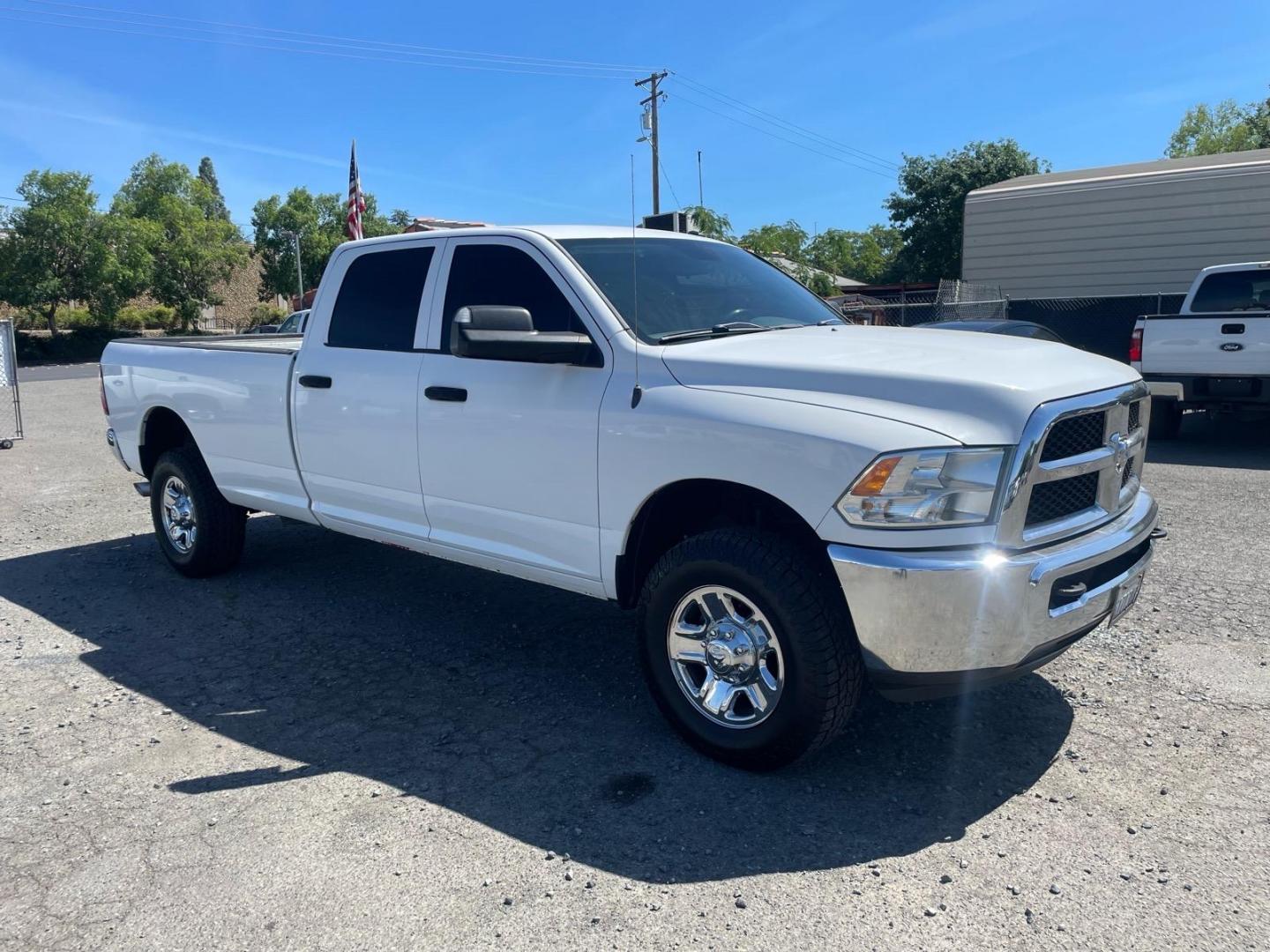 2015 Bright White Clear Coat RAM 2500 Tradesman (3C6UR5HLXFG) with an 6.7L Cummins 6.7L Diesel Turbo I6 350hp 660ft. lbs. Common Rail Direct Injection engine, Automatic transmission, located at 800 Riverside Ave, Roseville, CA, 95678, (916) 773-4549, 38.732265, -121.291039 - CUMMINS DIESEL CRW CAB 4X4 TRADESMAN CLEAN CARFAX - Photo#1