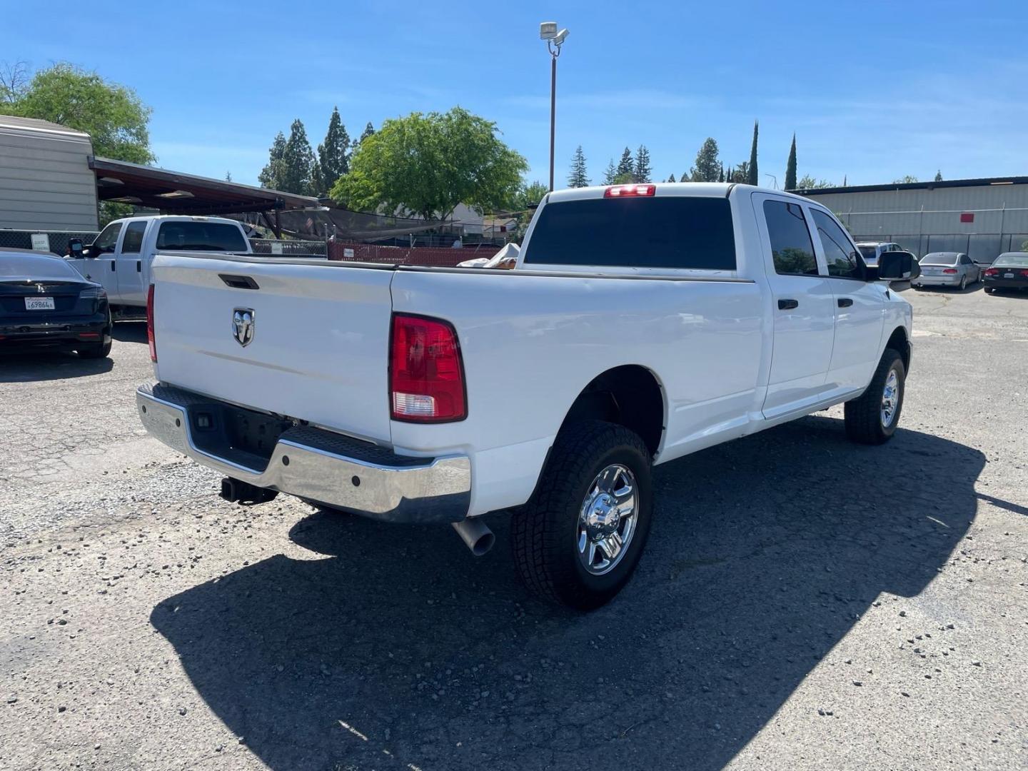 2015 Bright White Clear Coat RAM 2500 Tradesman (3C6UR5HLXFG) with an 6.7L Cummins 6.7L Diesel Turbo I6 350hp 660ft. lbs. Common Rail Direct Injection engine, Automatic transmission, located at 800 Riverside Ave, Roseville, CA, 95678, (916) 773-4549, 38.732265, -121.291039 - CUMMINS DIESEL CRW CAB 4X4 TRADESMAN CLEAN CARFAX - Photo#3