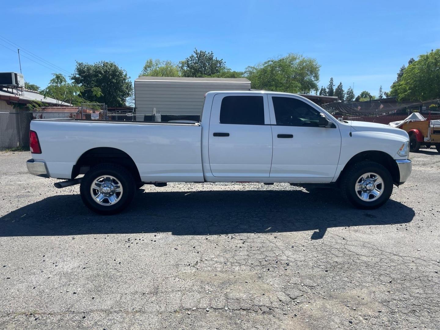 2015 Bright White Clear Coat RAM 2500 Tradesman (3C6UR5HLXFG) with an 6.7L Cummins 6.7L Diesel Turbo I6 350hp 660ft. lbs. Common Rail Direct Injection engine, Automatic transmission, located at 800 Riverside Ave, Roseville, CA, 95678, (916) 773-4549, 38.732265, -121.291039 - CUMMINS DIESEL CRW CAB 4X4 TRADESMAN CLEAN CARFAX - Photo#5